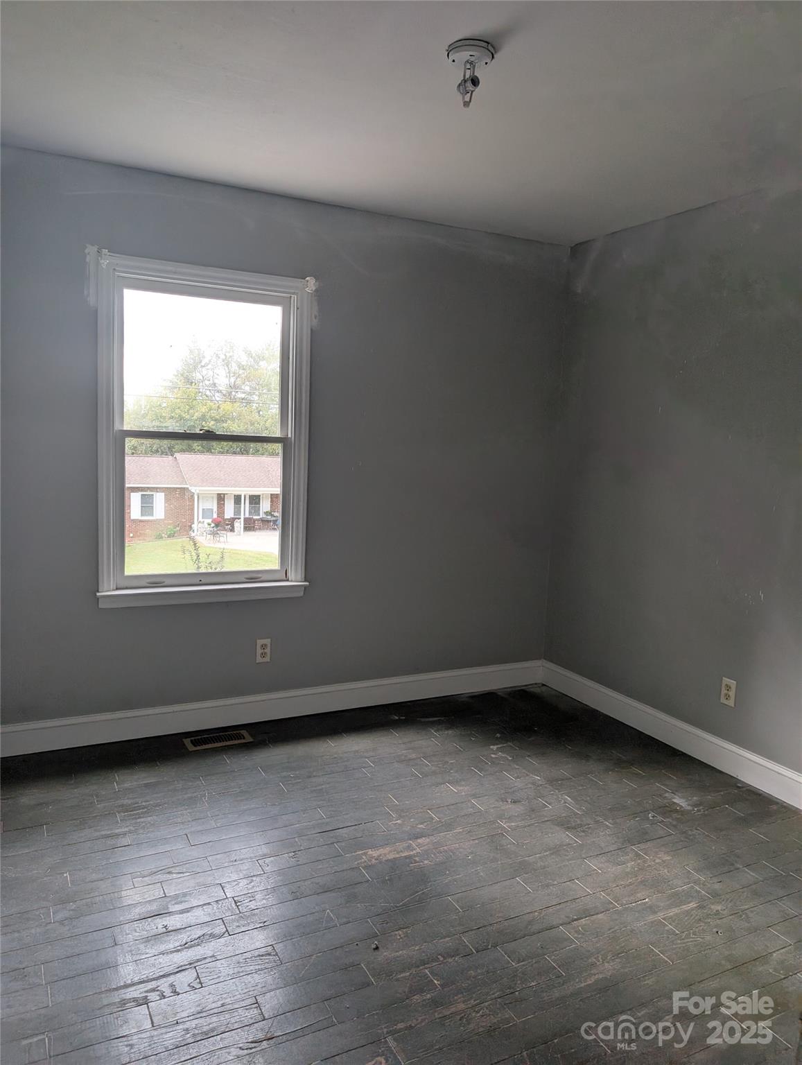 931 Emerald Place SW