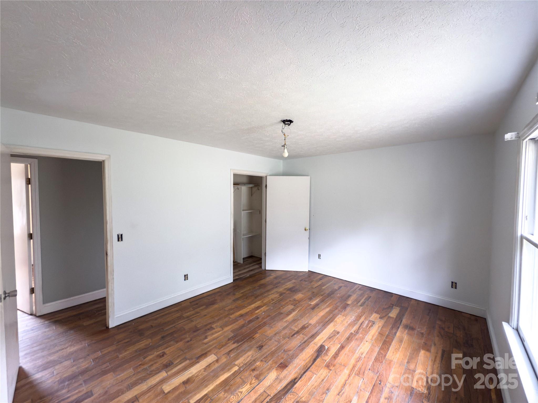 931 Emerald Place SW