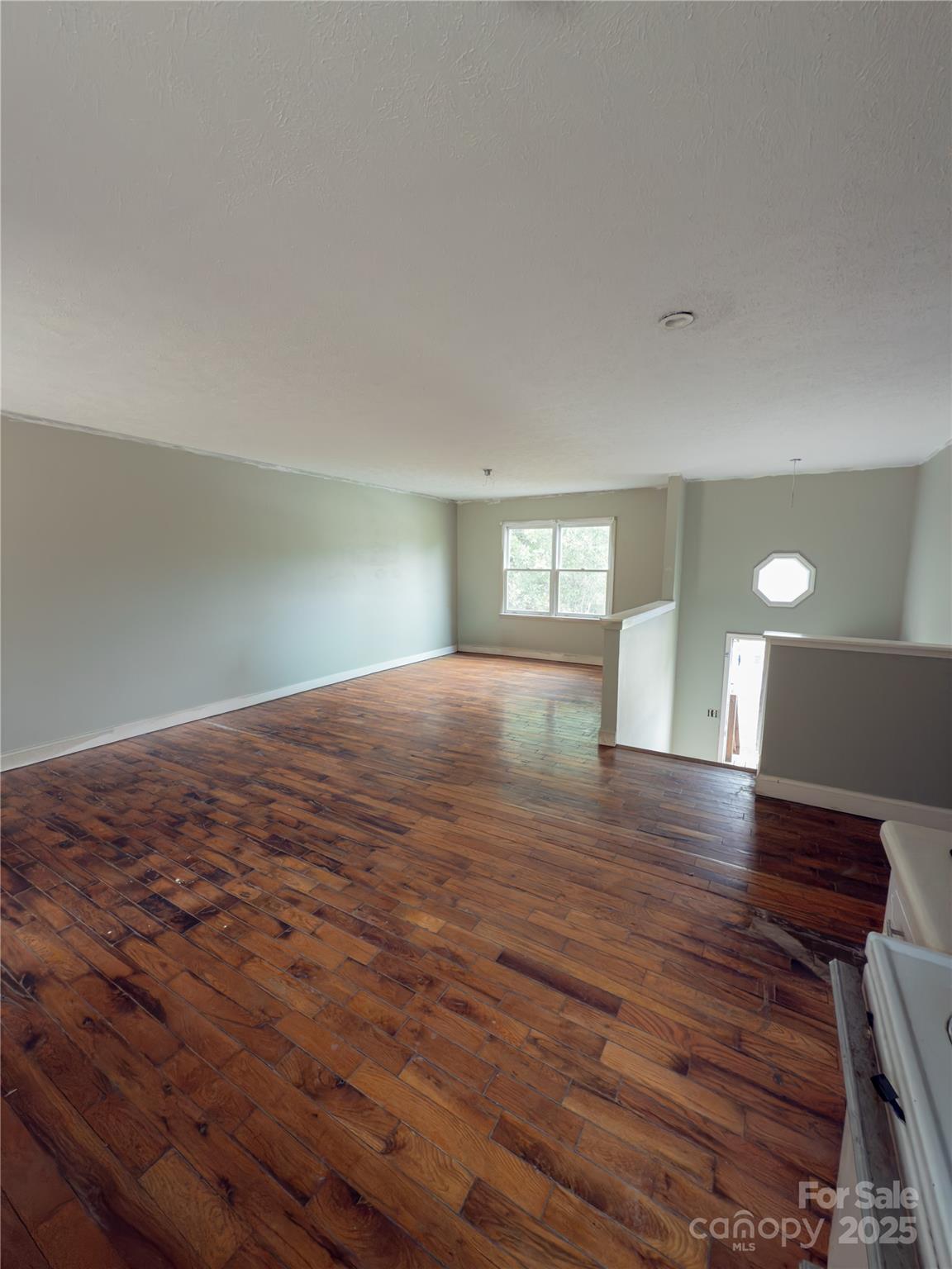 931 Emerald Place SW