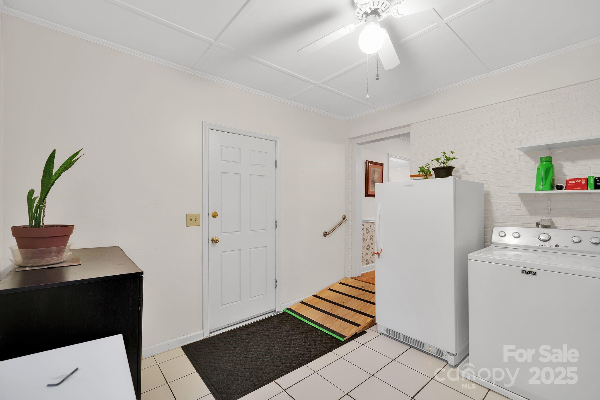 5006 Poplar View Lane