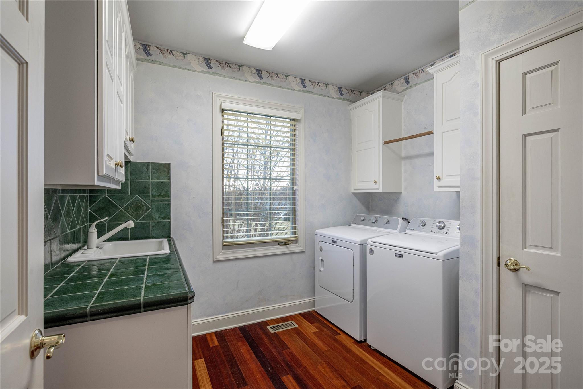 10 Meandering Way