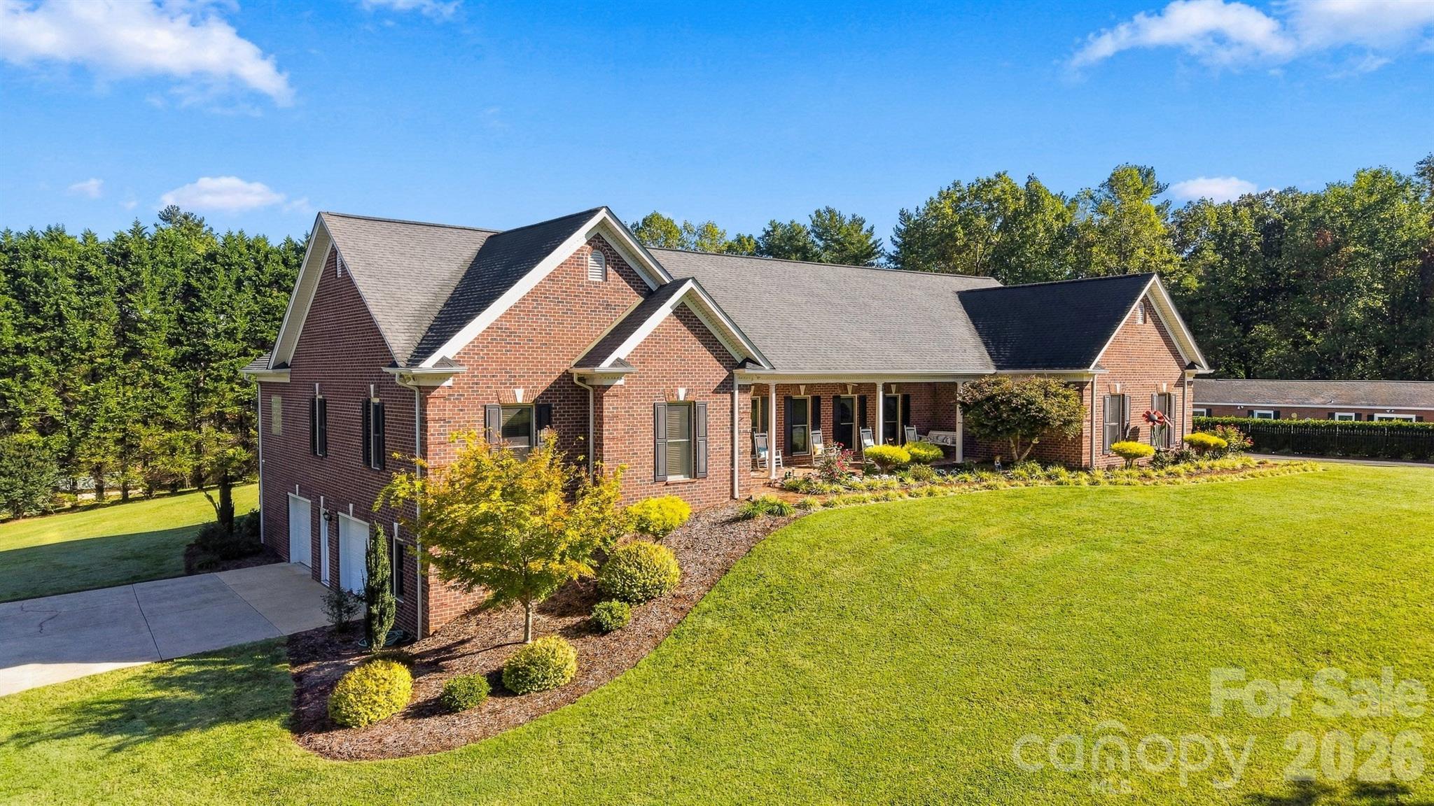 3330 Shamrock Heights