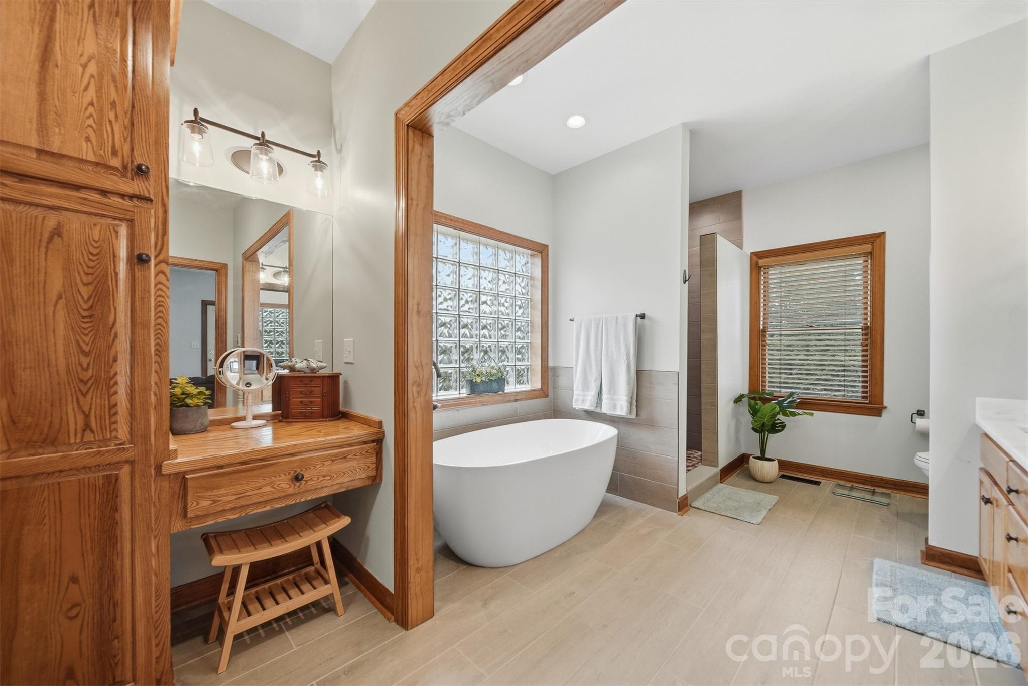 3330 Shamrock Heights