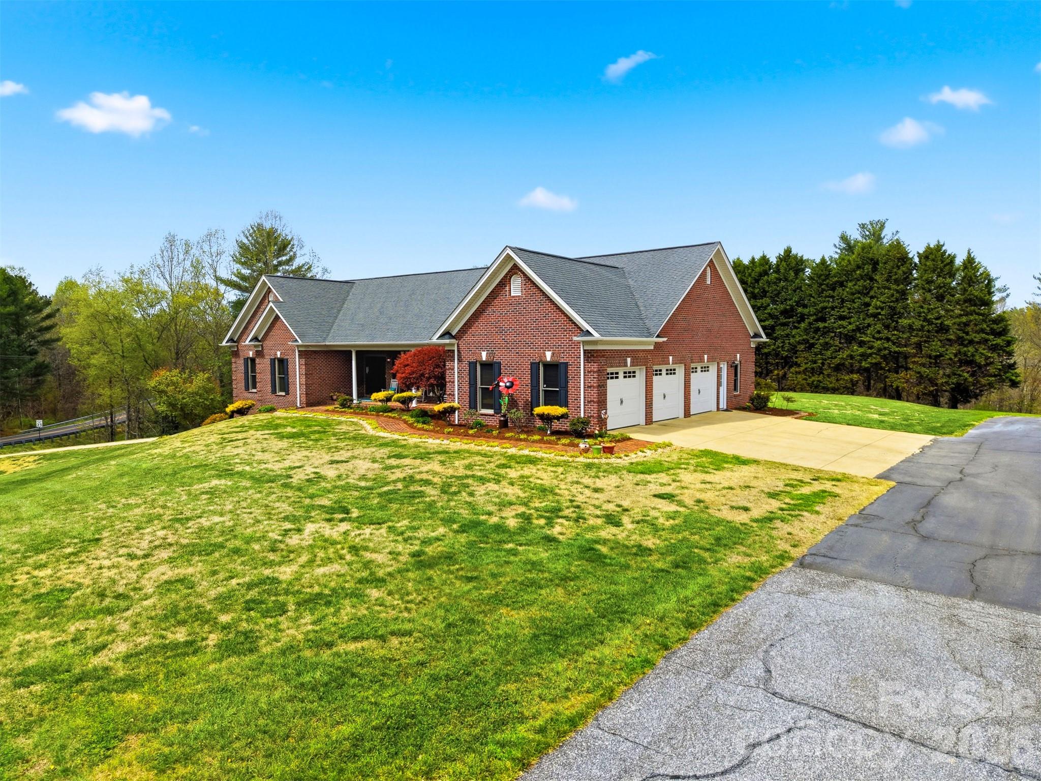 3330 Shamrock Heights