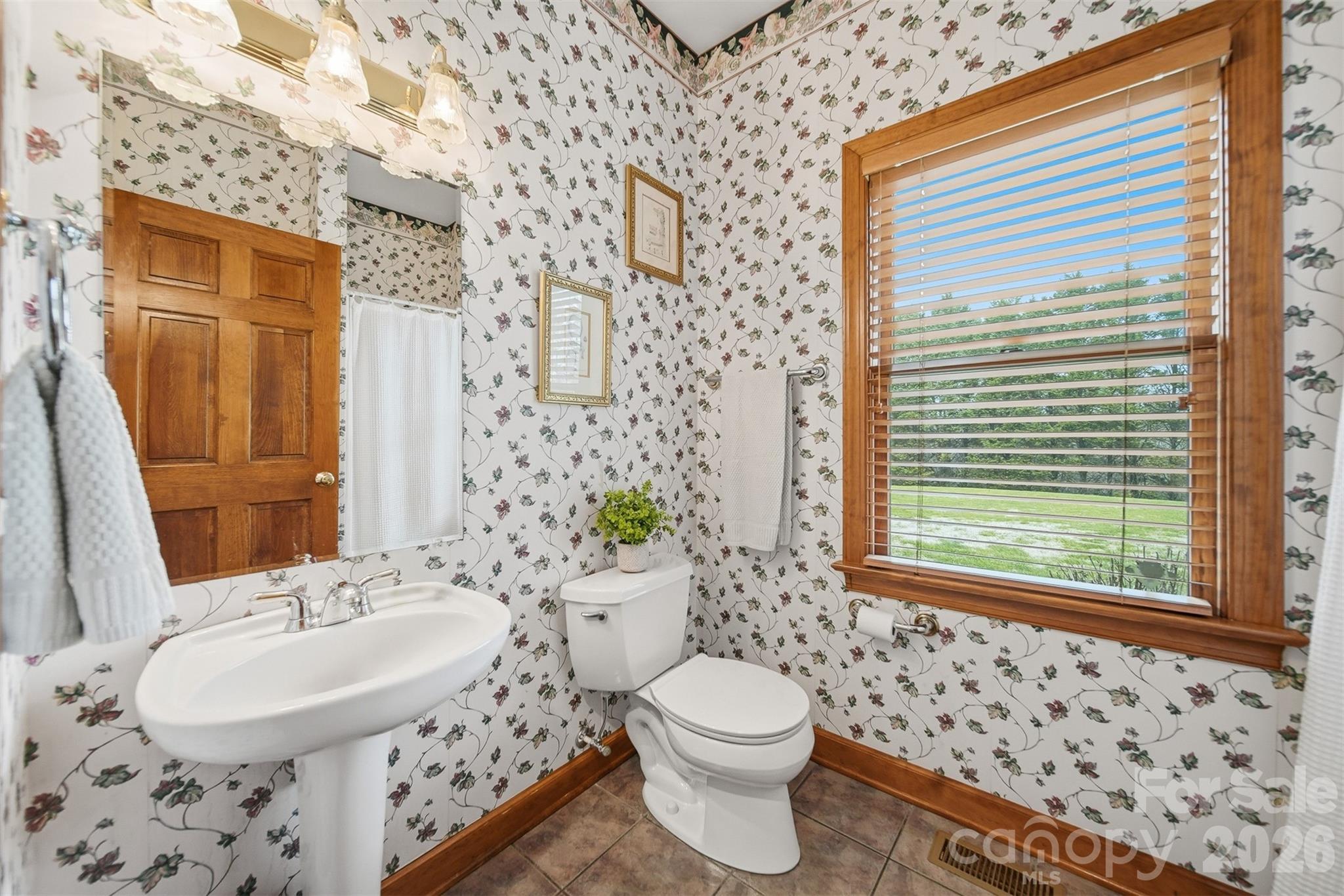 3330 Shamrock Heights