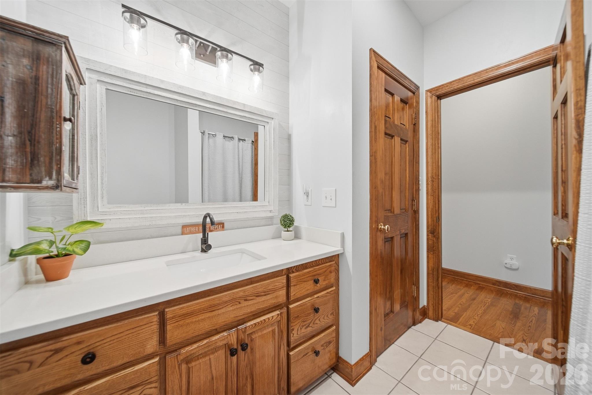 3330 Shamrock Heights