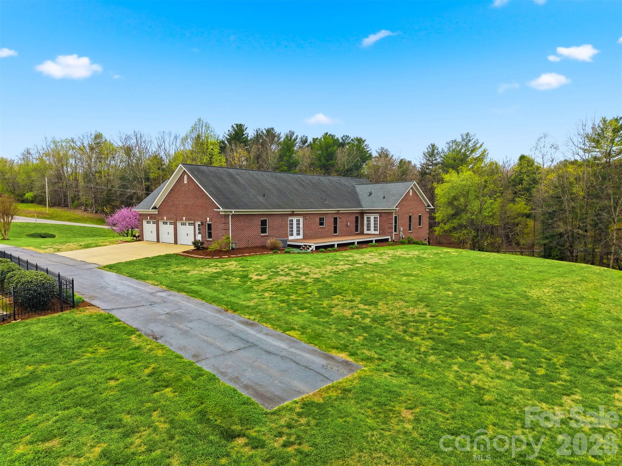 3330 Shamrock Heights