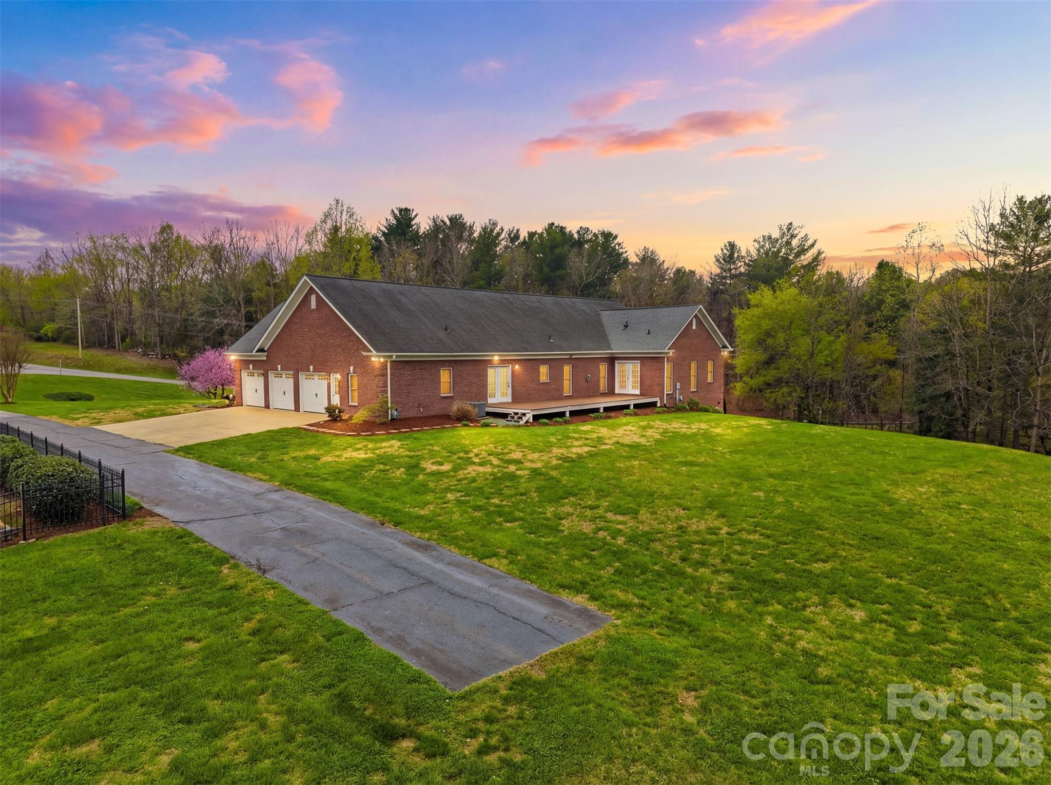 3330 Shamrock Heights