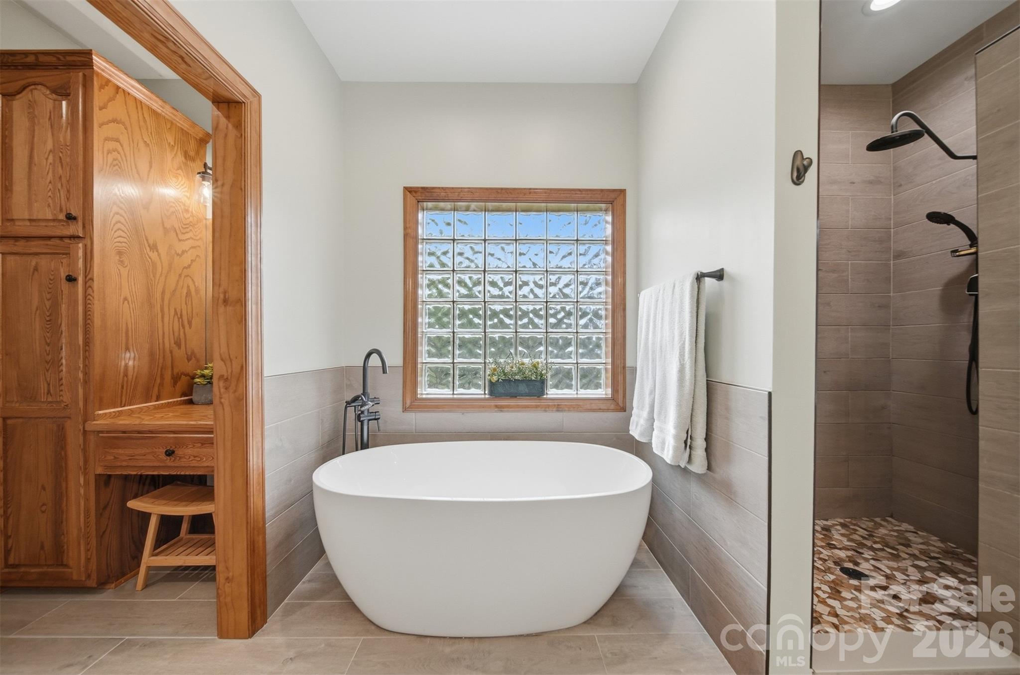 3330 Shamrock Heights