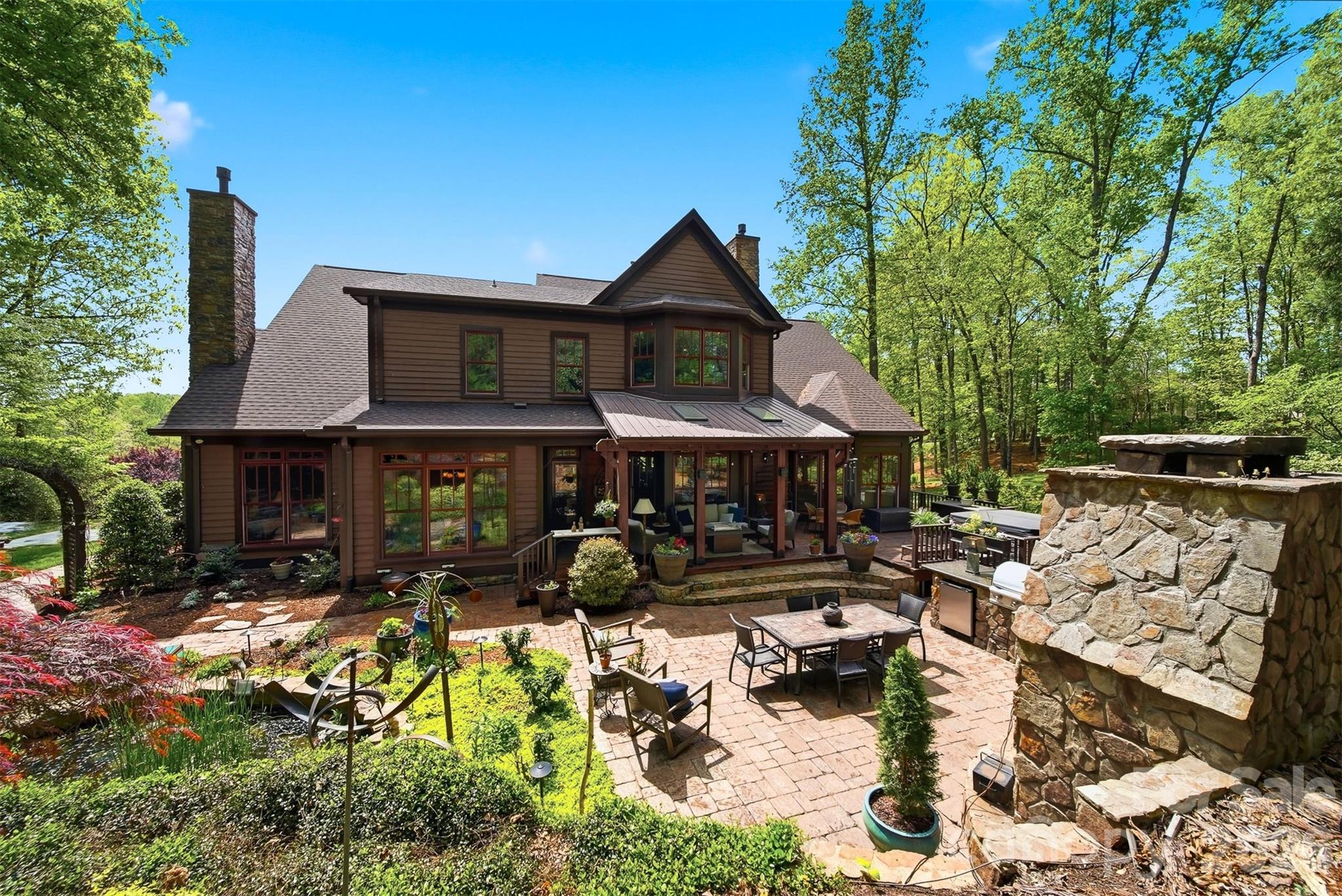 2748 Trent Drive NE