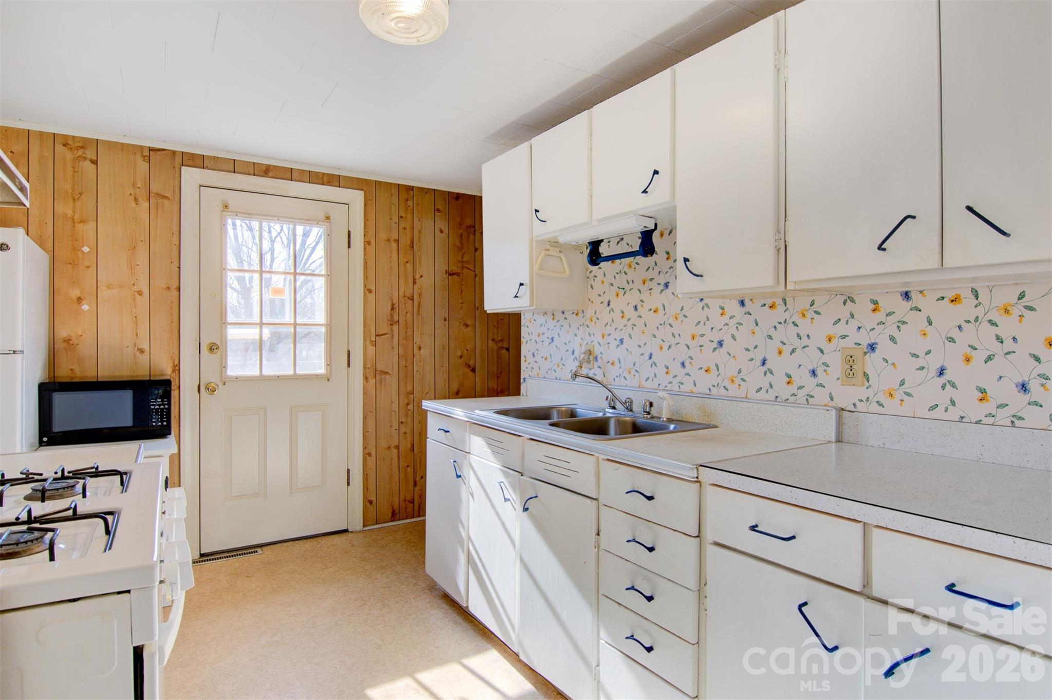 24 W Berkley Street