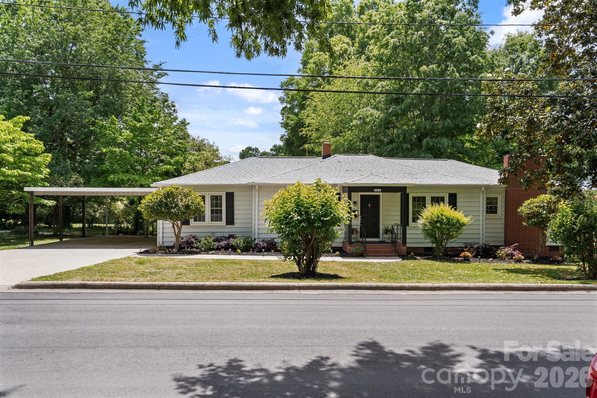 753 Carpenter Avenue
