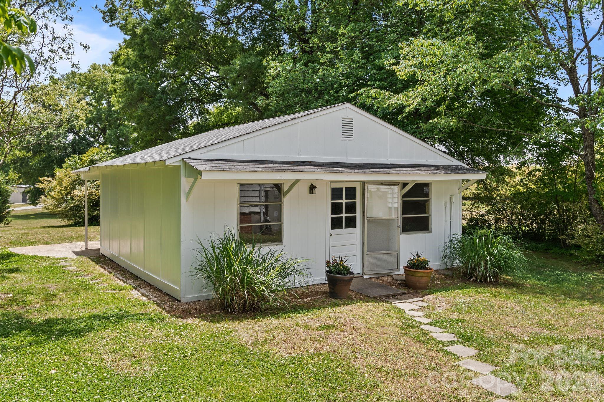 753 Carpenter Avenue