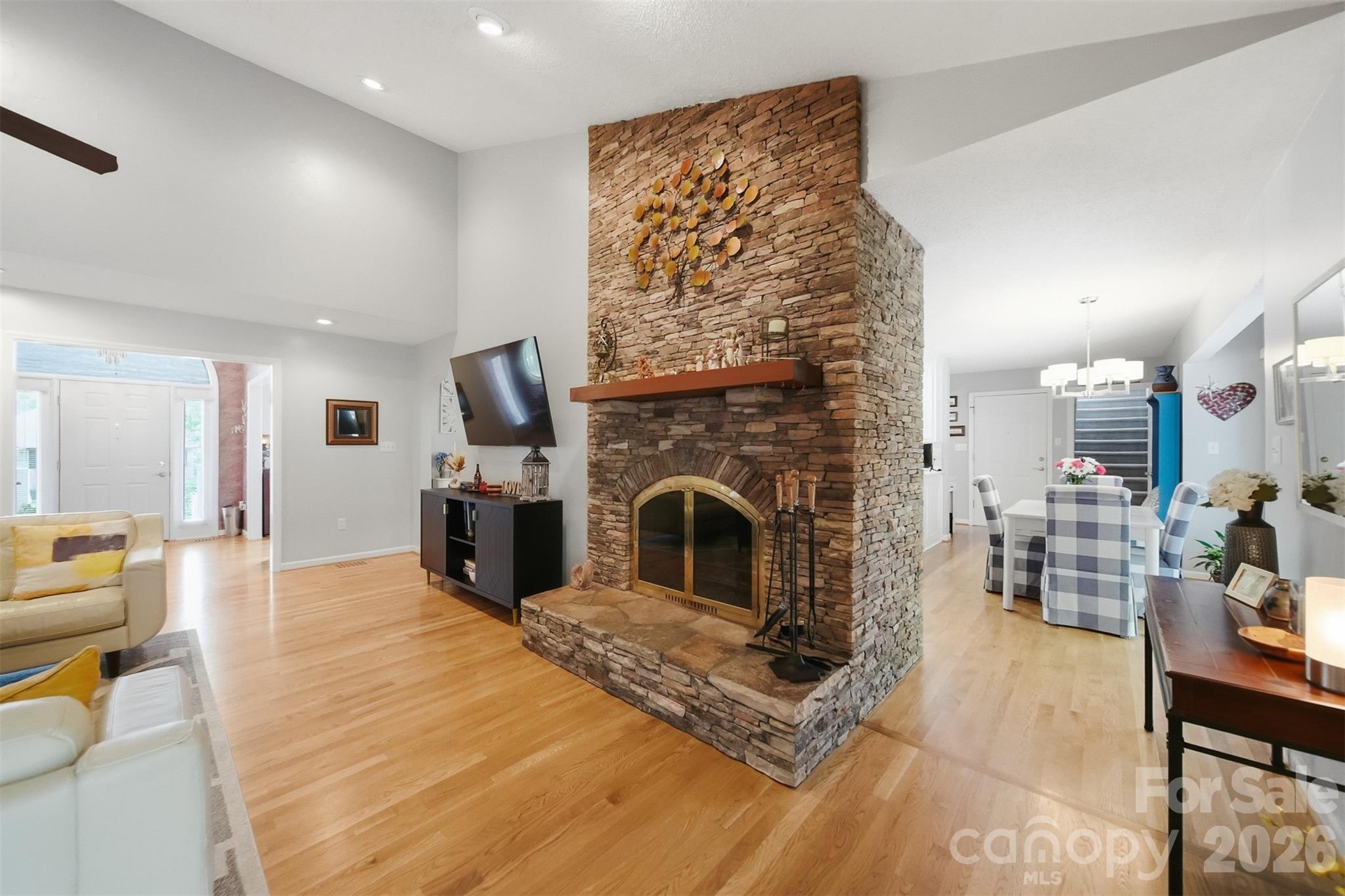 3650 Foxboro Lane NE