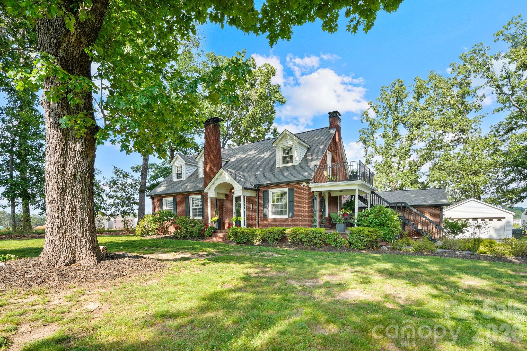 1520 5th Street NE