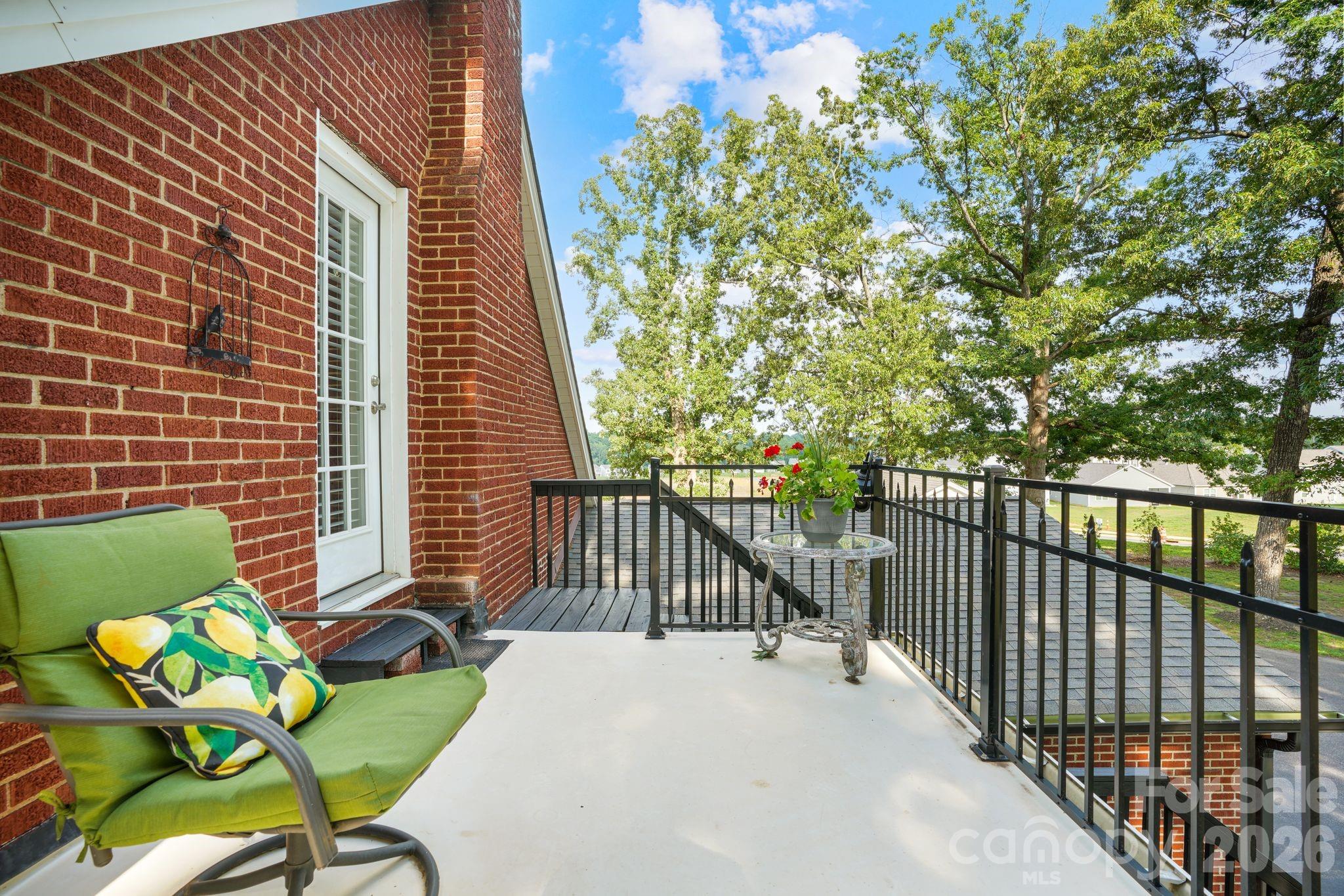 1520 5th Street NE