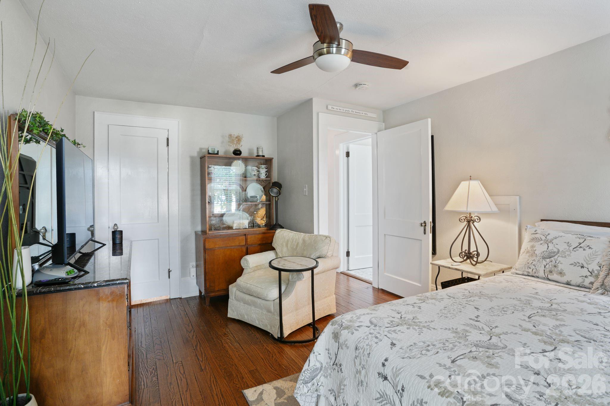 1520 5th Street NE
