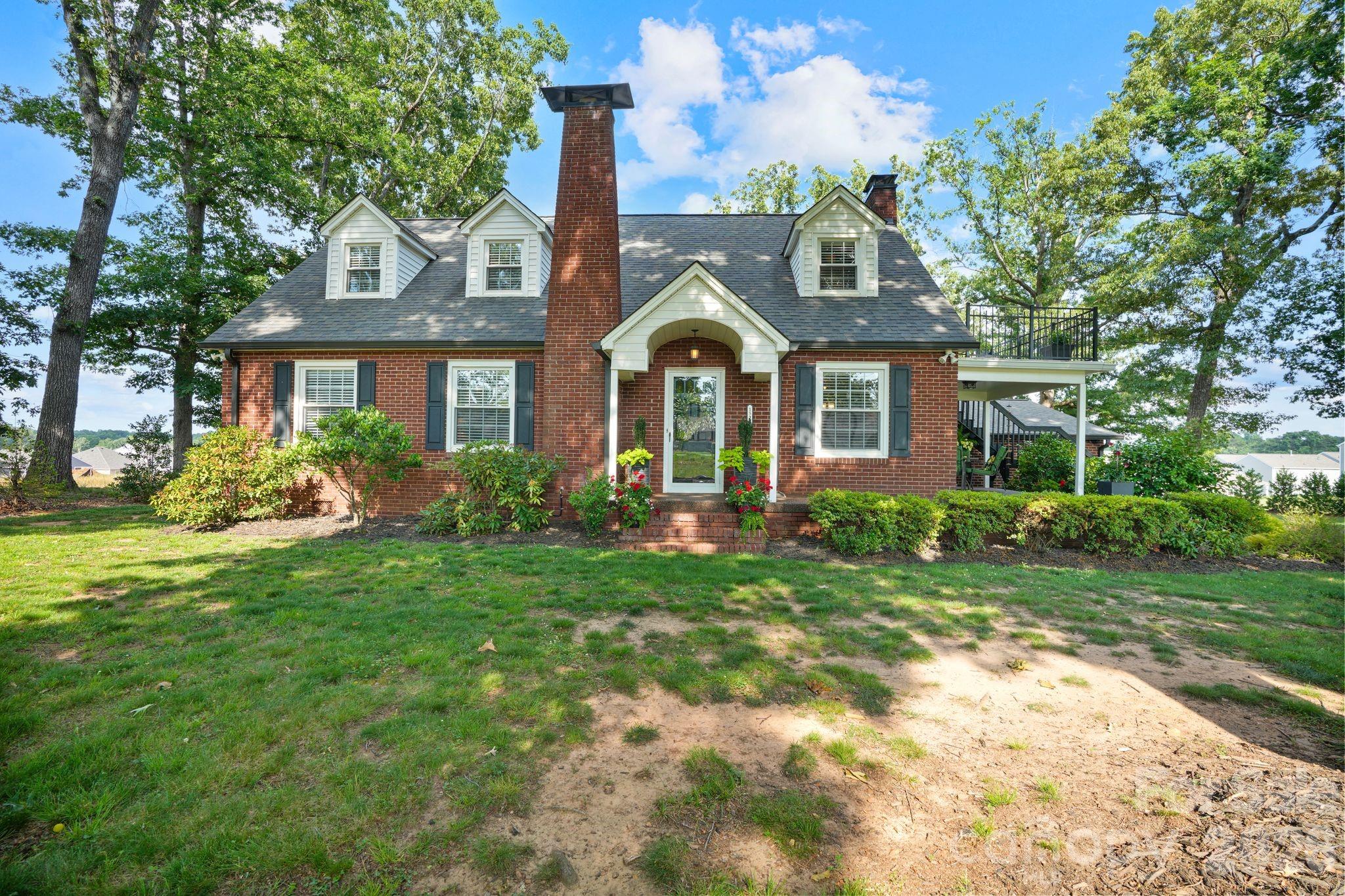 1520 5th Street NE