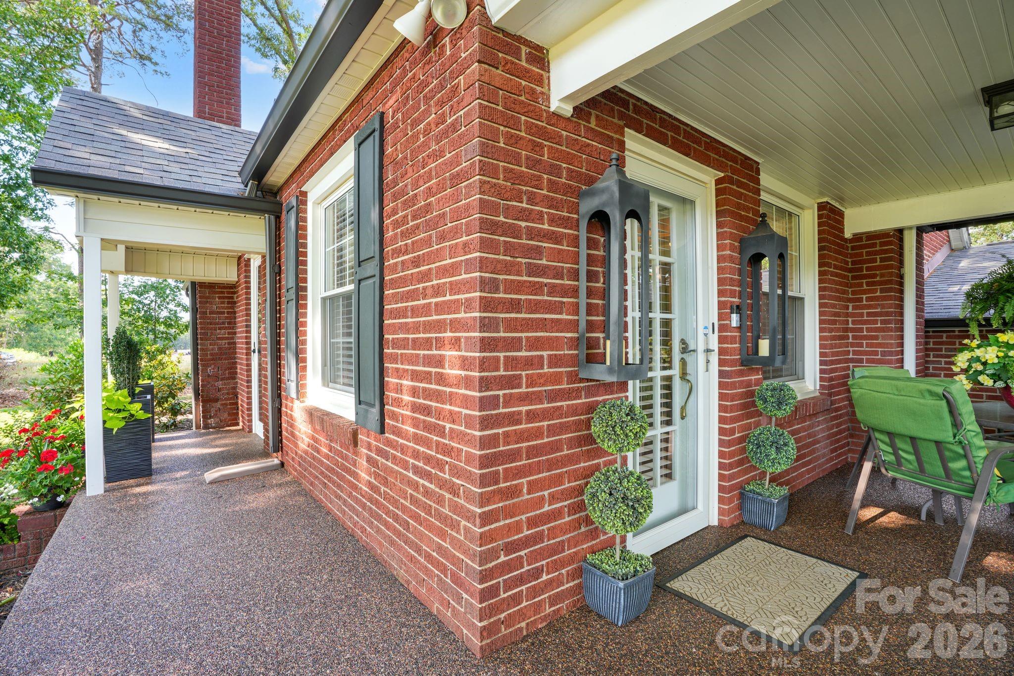 1520 5th Street NE