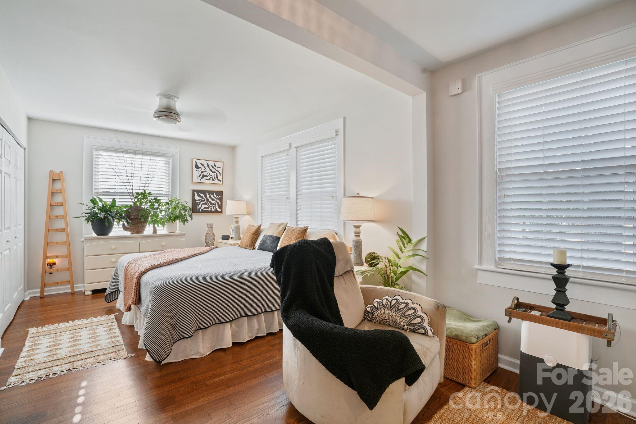 1520 5th Street NE