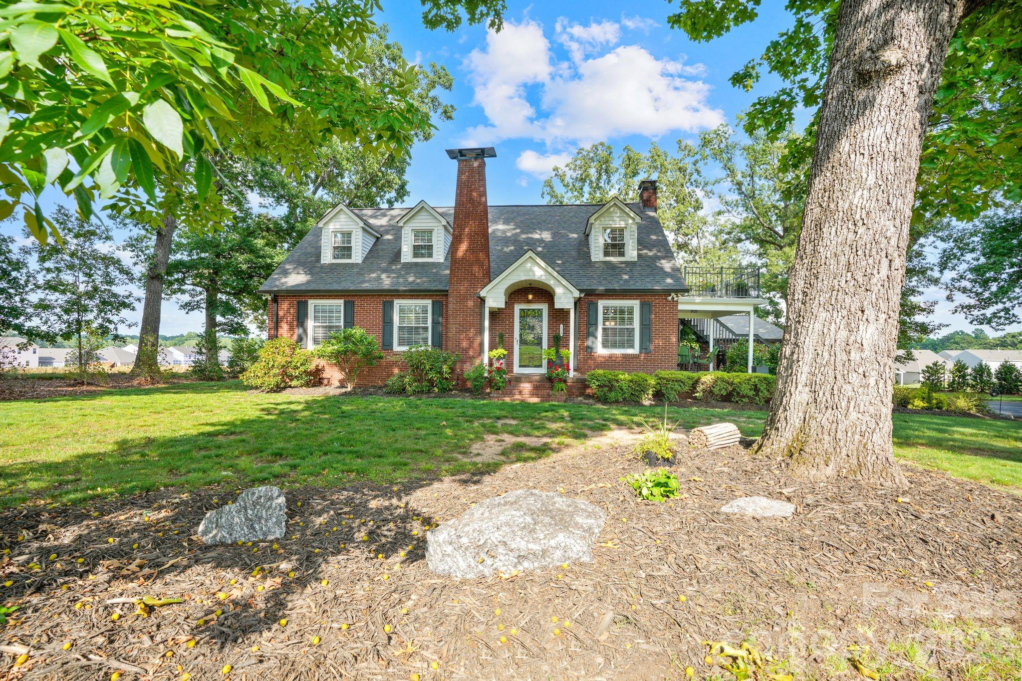 1520 5th Street NE