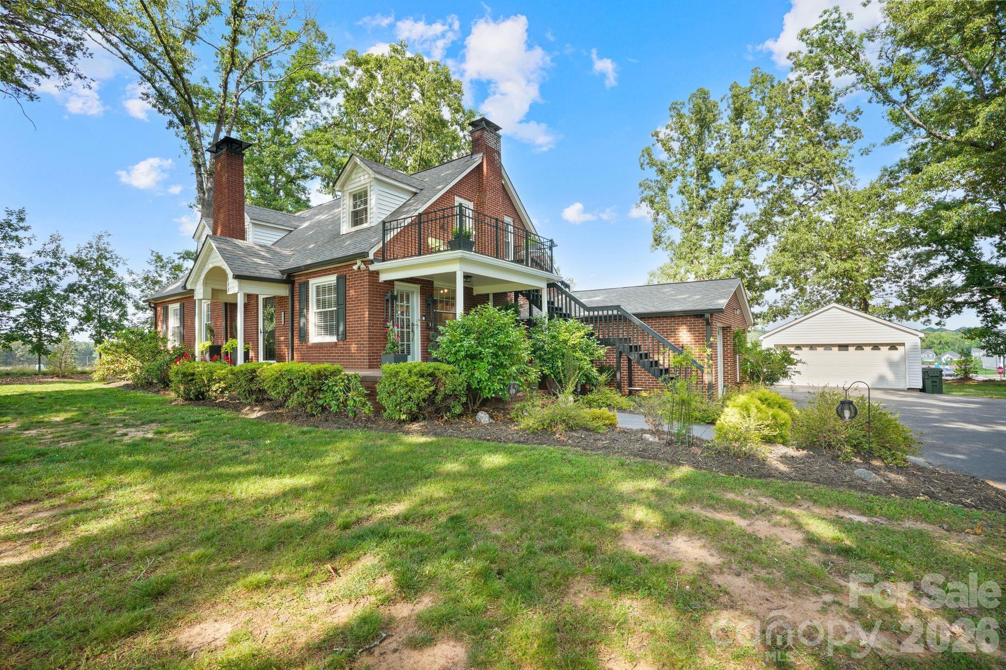 1520 5th Street NE