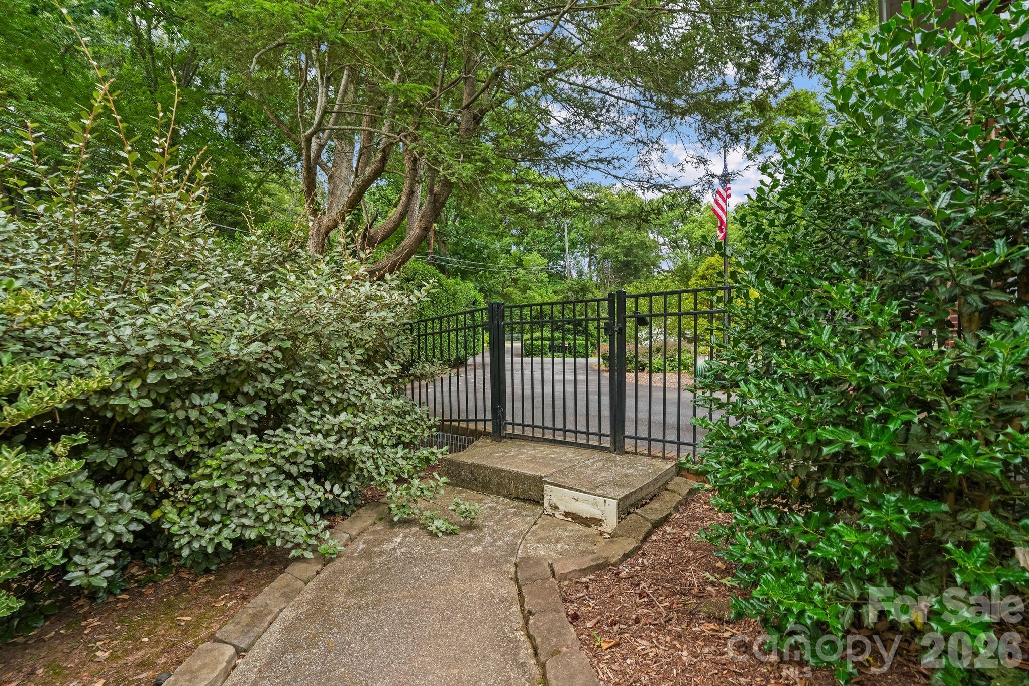 560 11th Avenue Circle NW