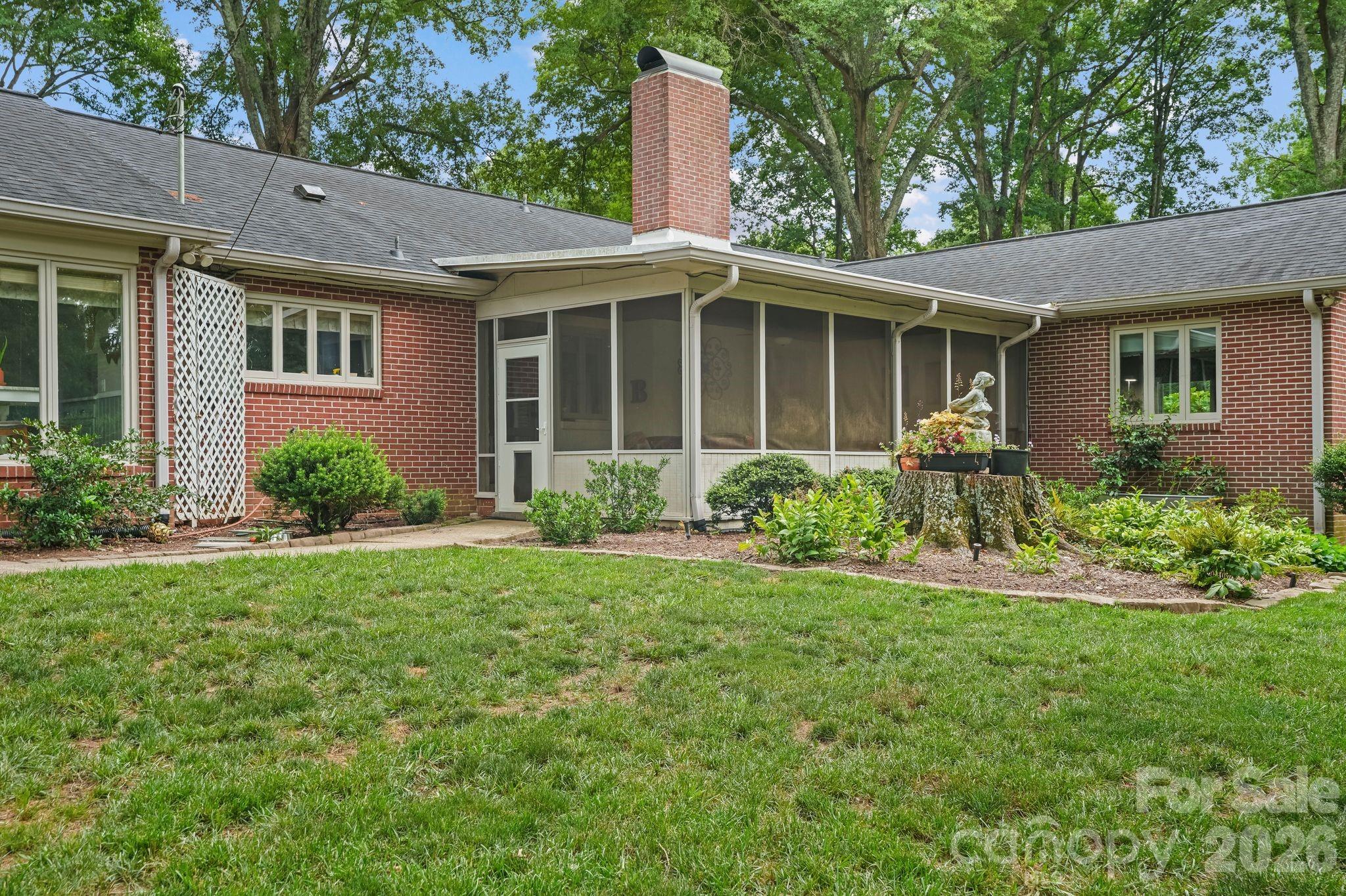 560 11th Avenue Circle NW