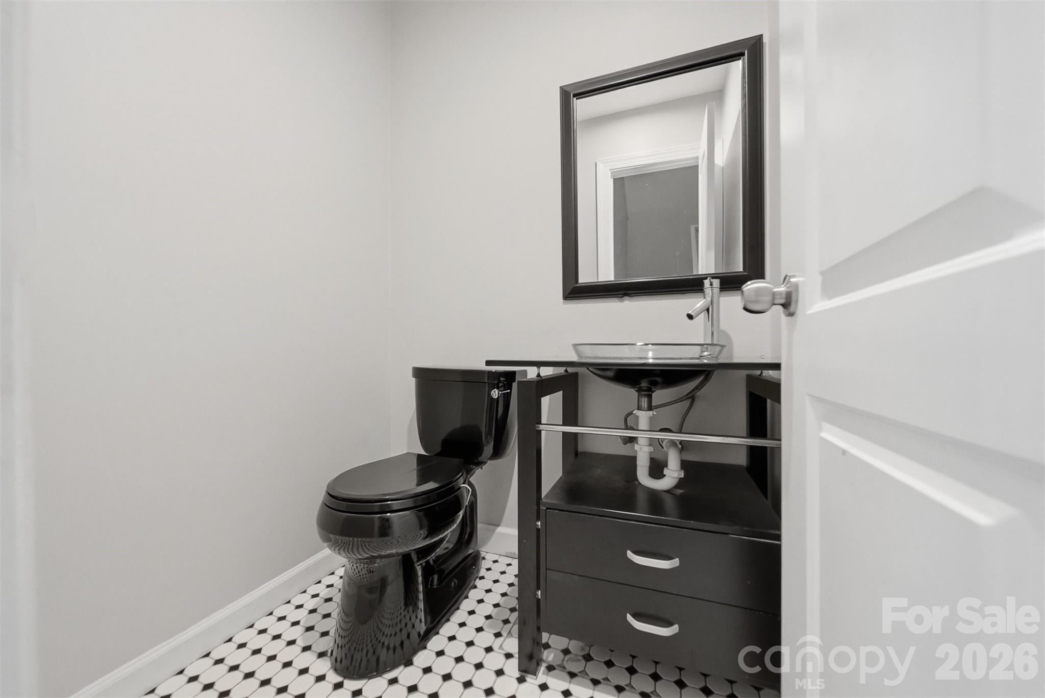 4340 N Center Street Unit: 203
