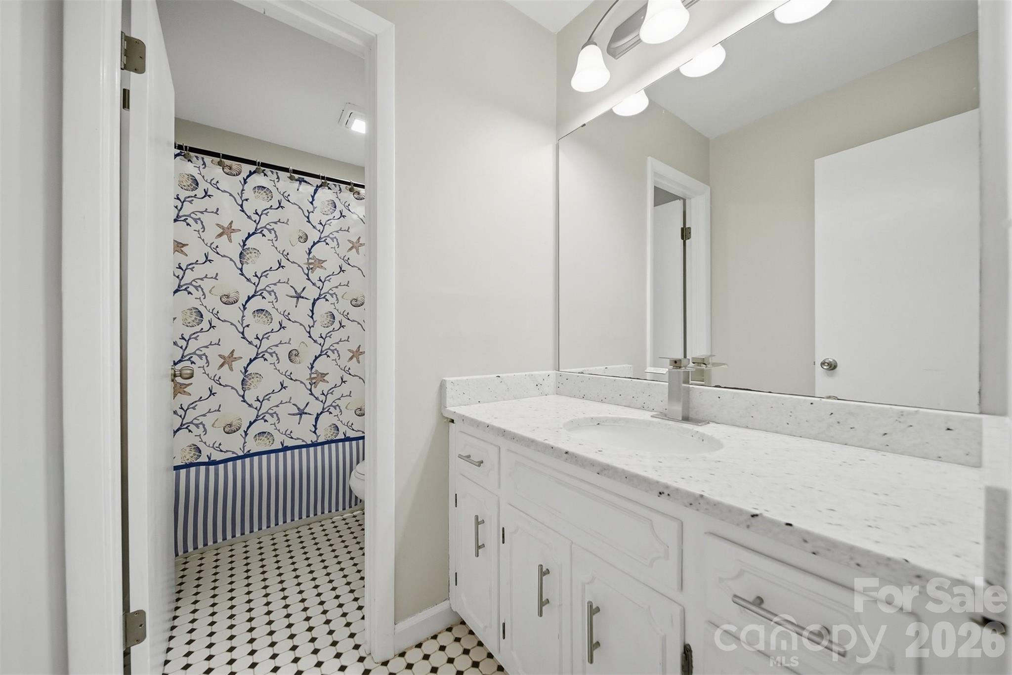 4340 N Center Street Unit: 203