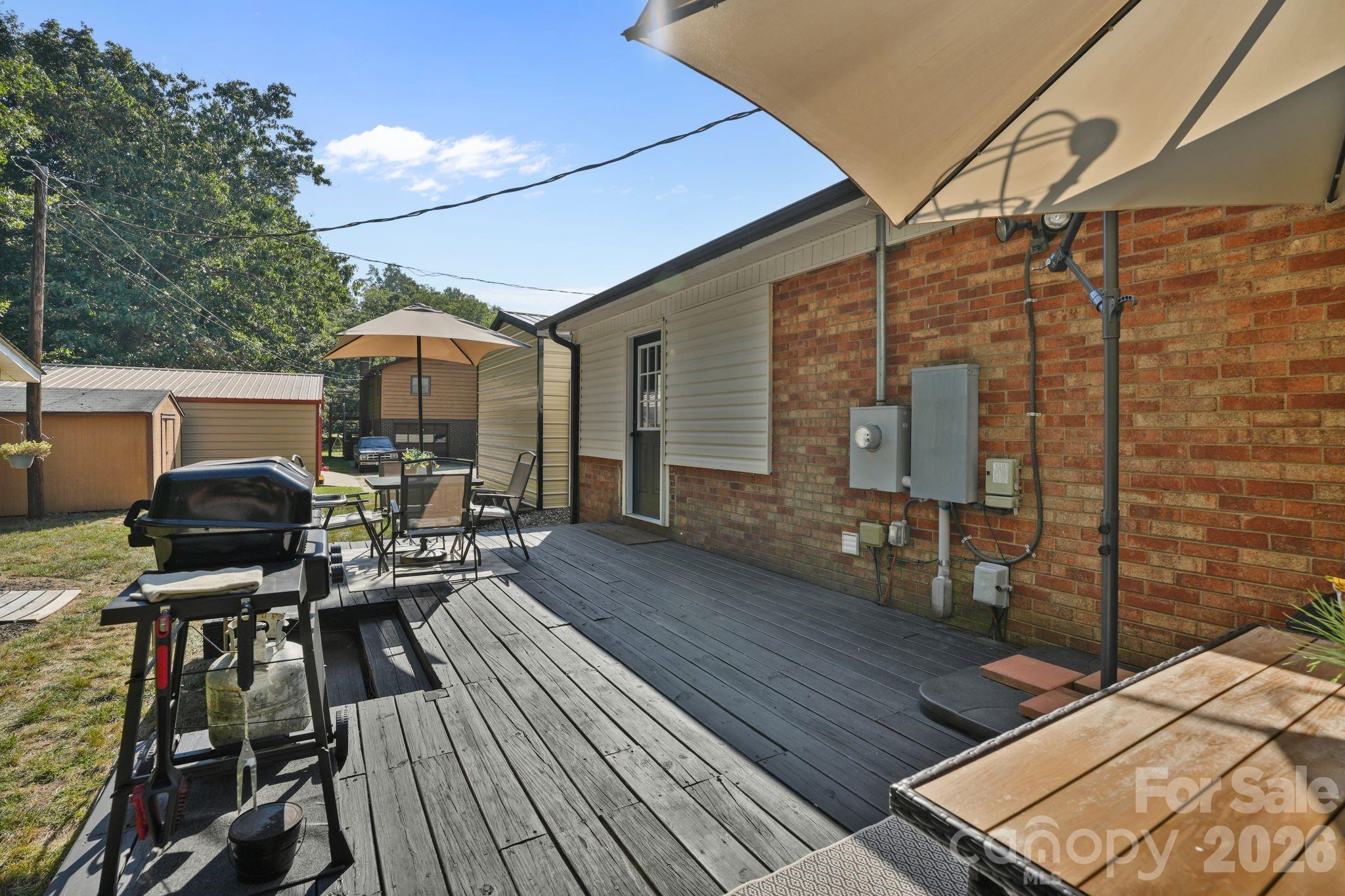 2428 Side Lane