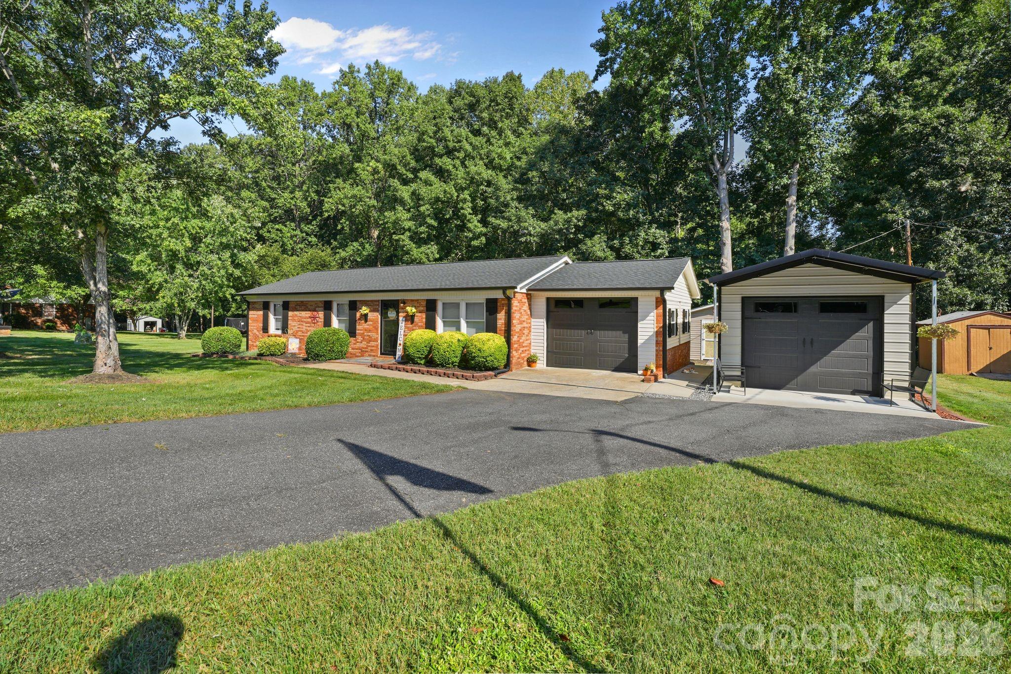 2428 Side Lane