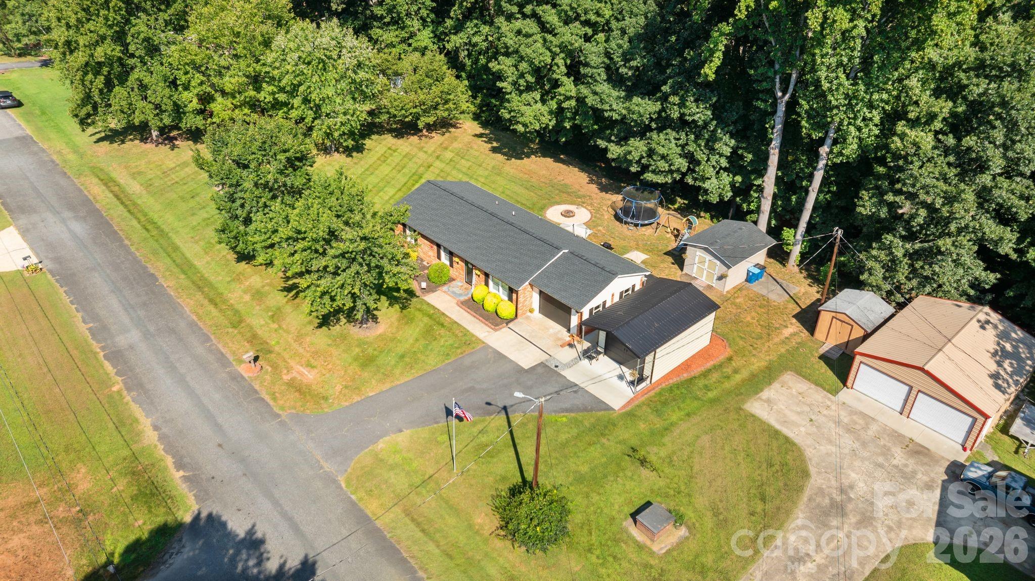 2428 Side Lane
