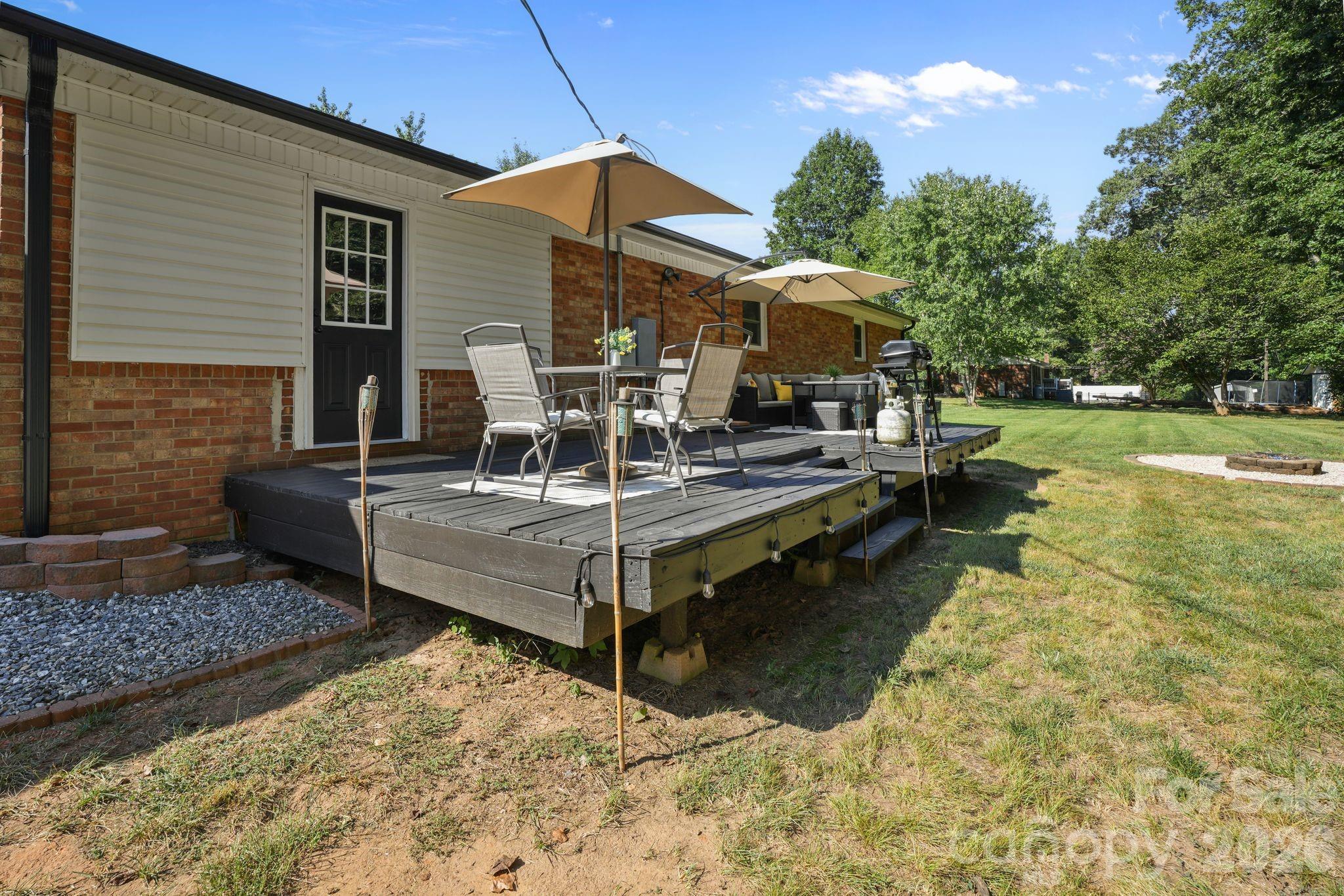 2428 Side Lane