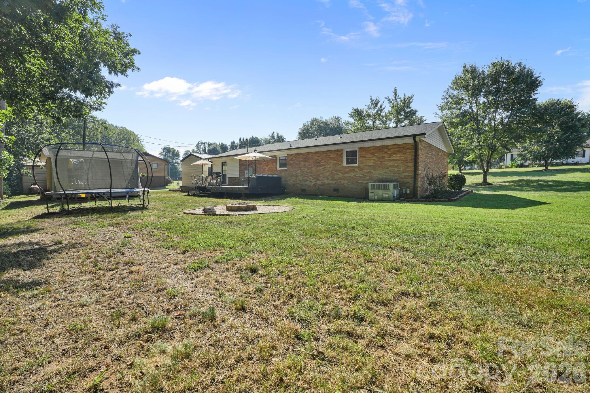 2428 Side Lane