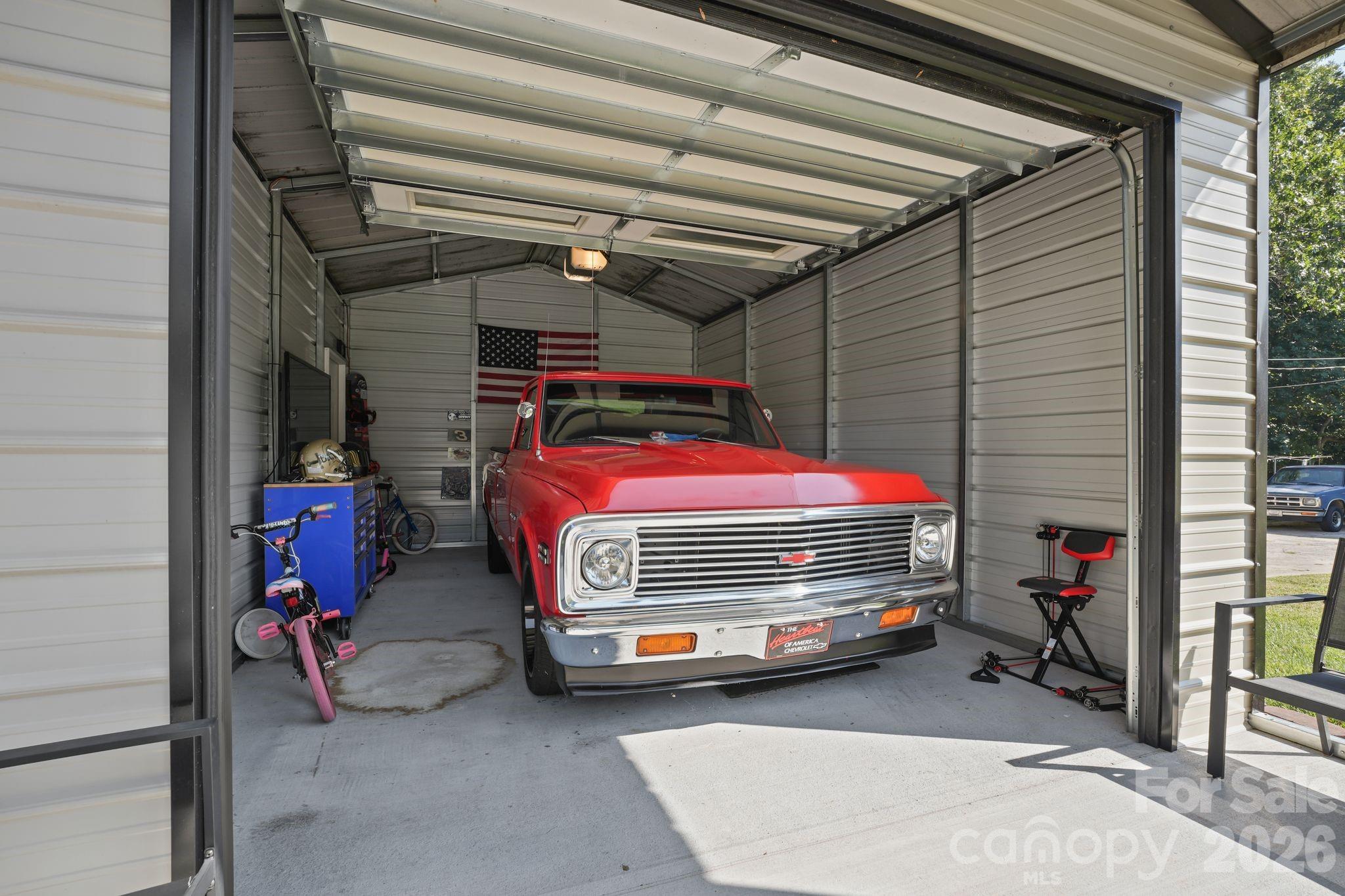 2428 Side Lane