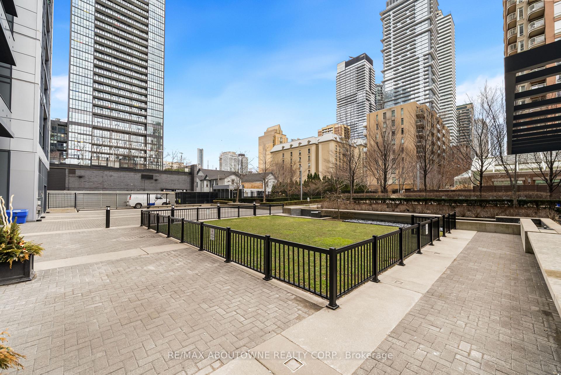 28 Ted Rogers Way 3110