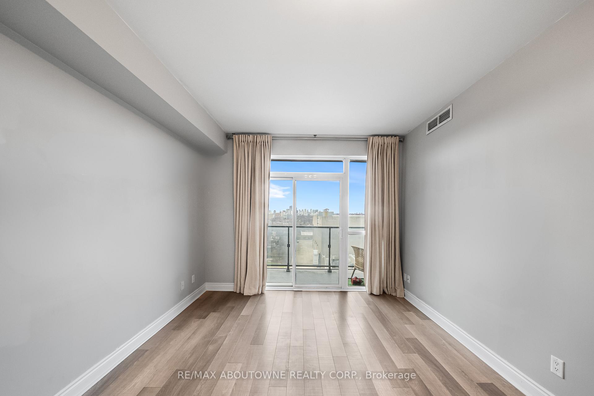 28 Ted Rogers Way 3110