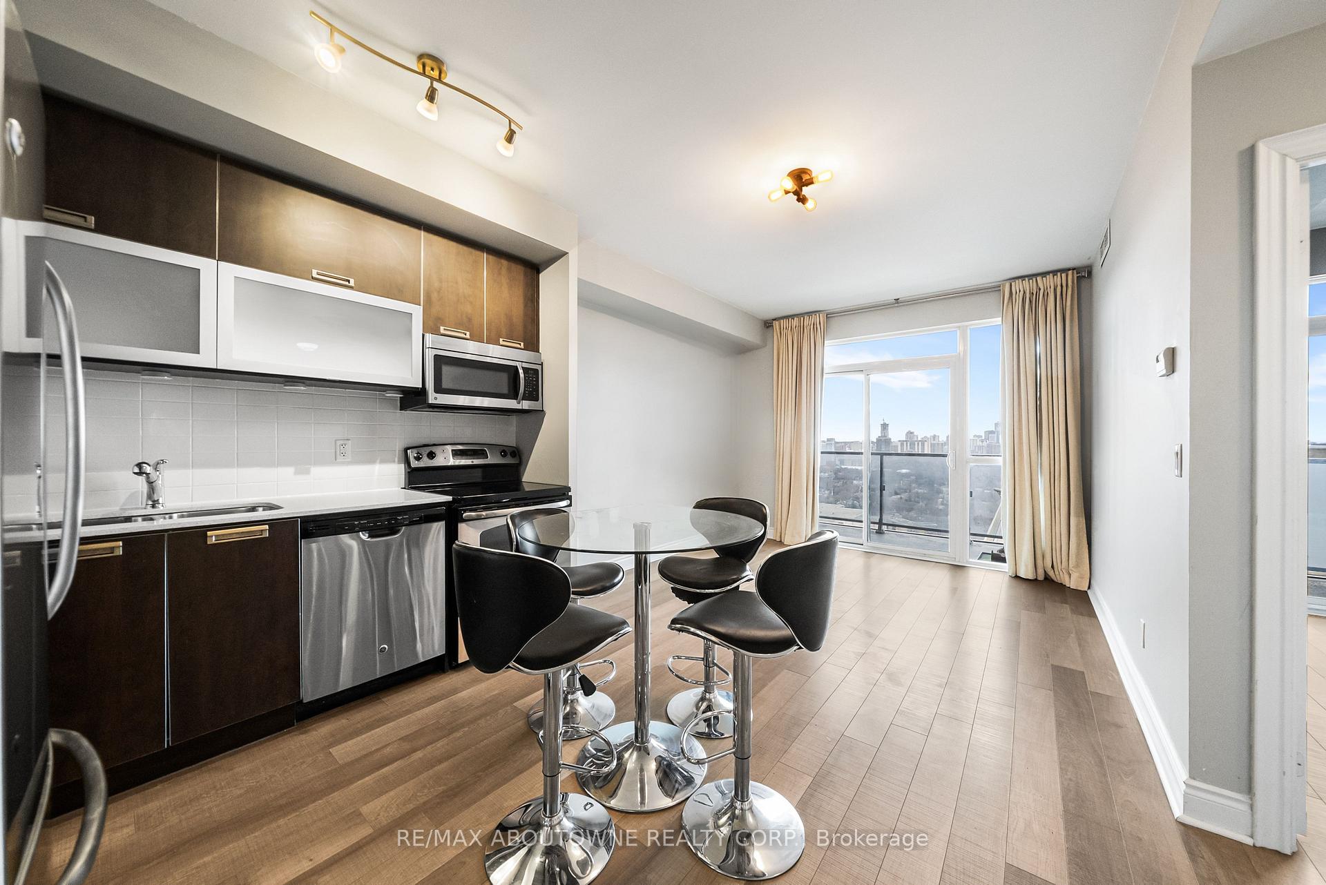 28 Ted Rogers Way 3110