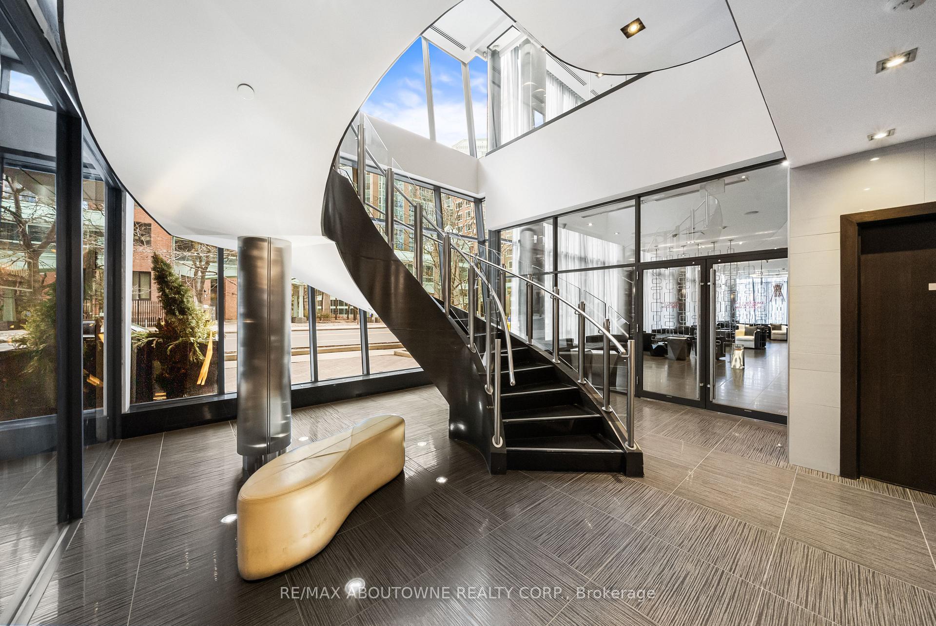 28 Ted Rogers Way 3110