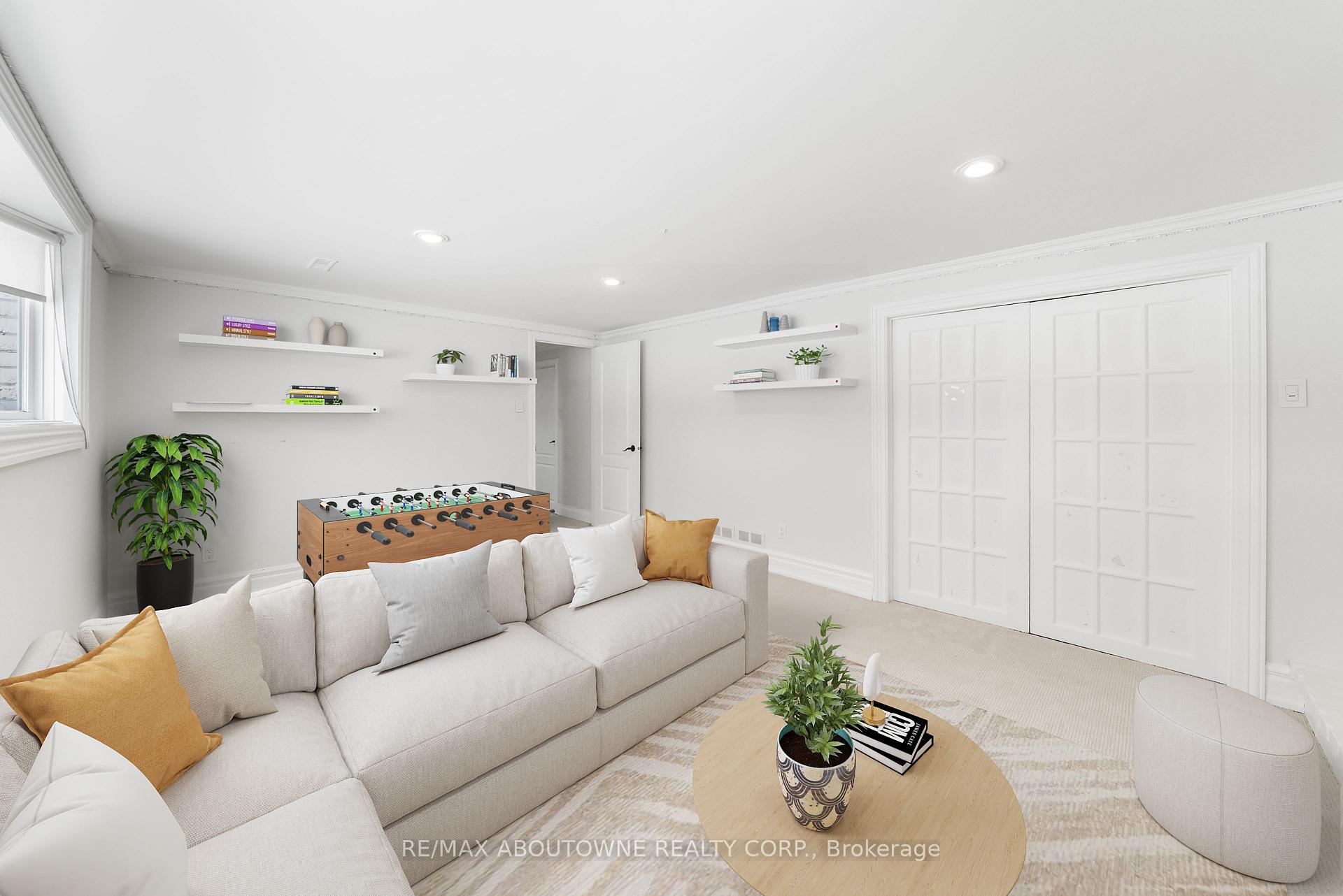 407 Canterbury Crescent