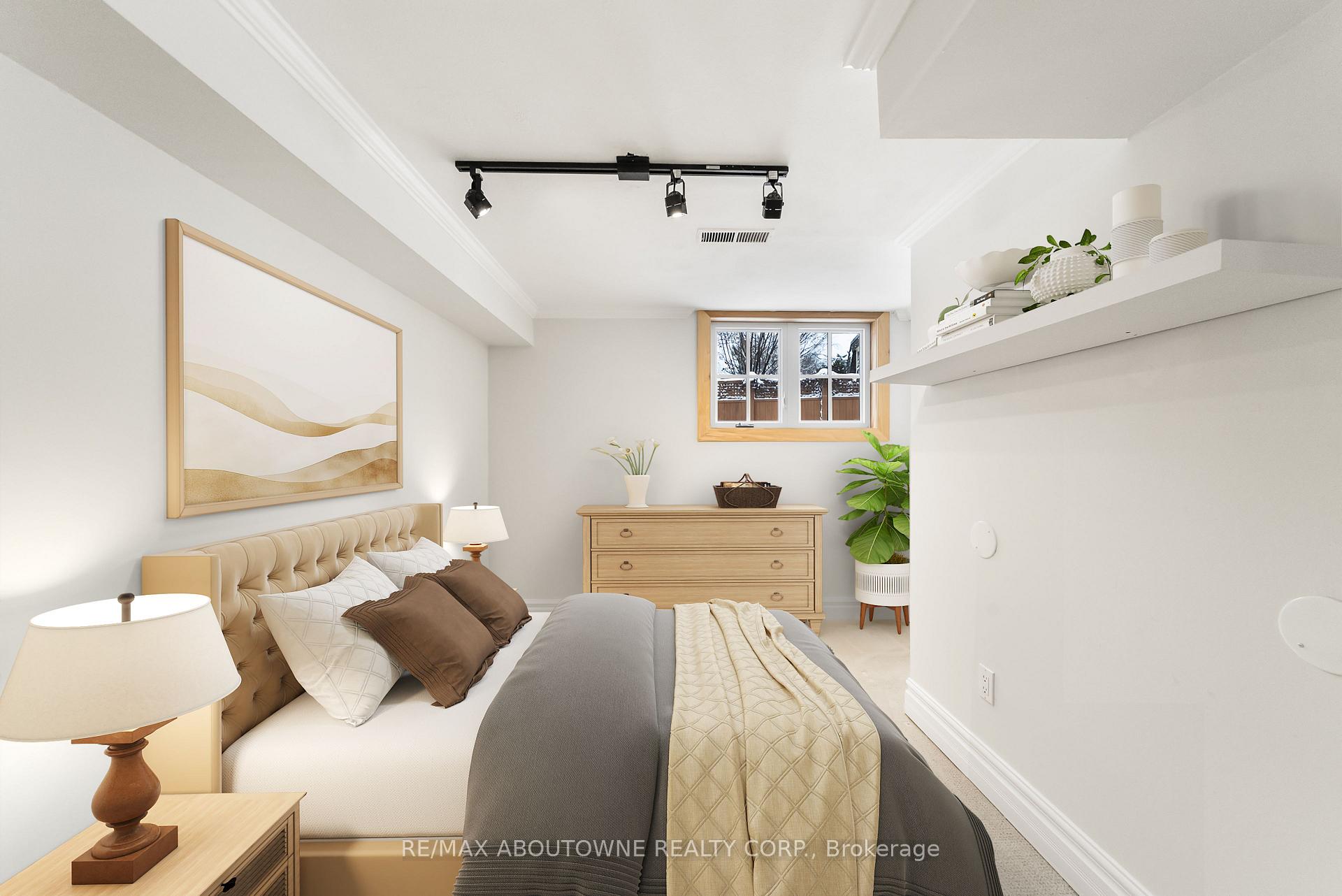 407 Canterbury Crescent