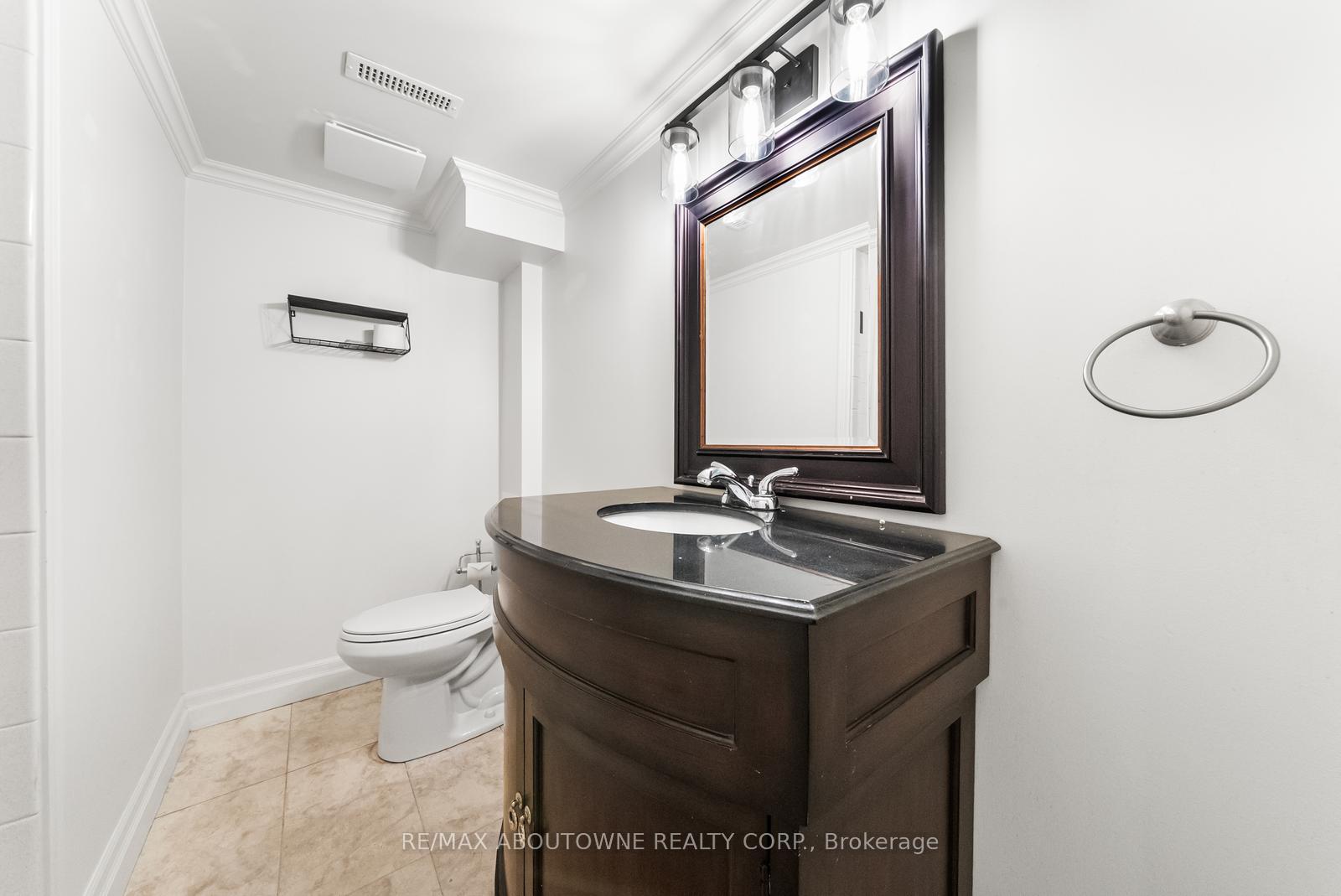 407 Canterbury Crescent