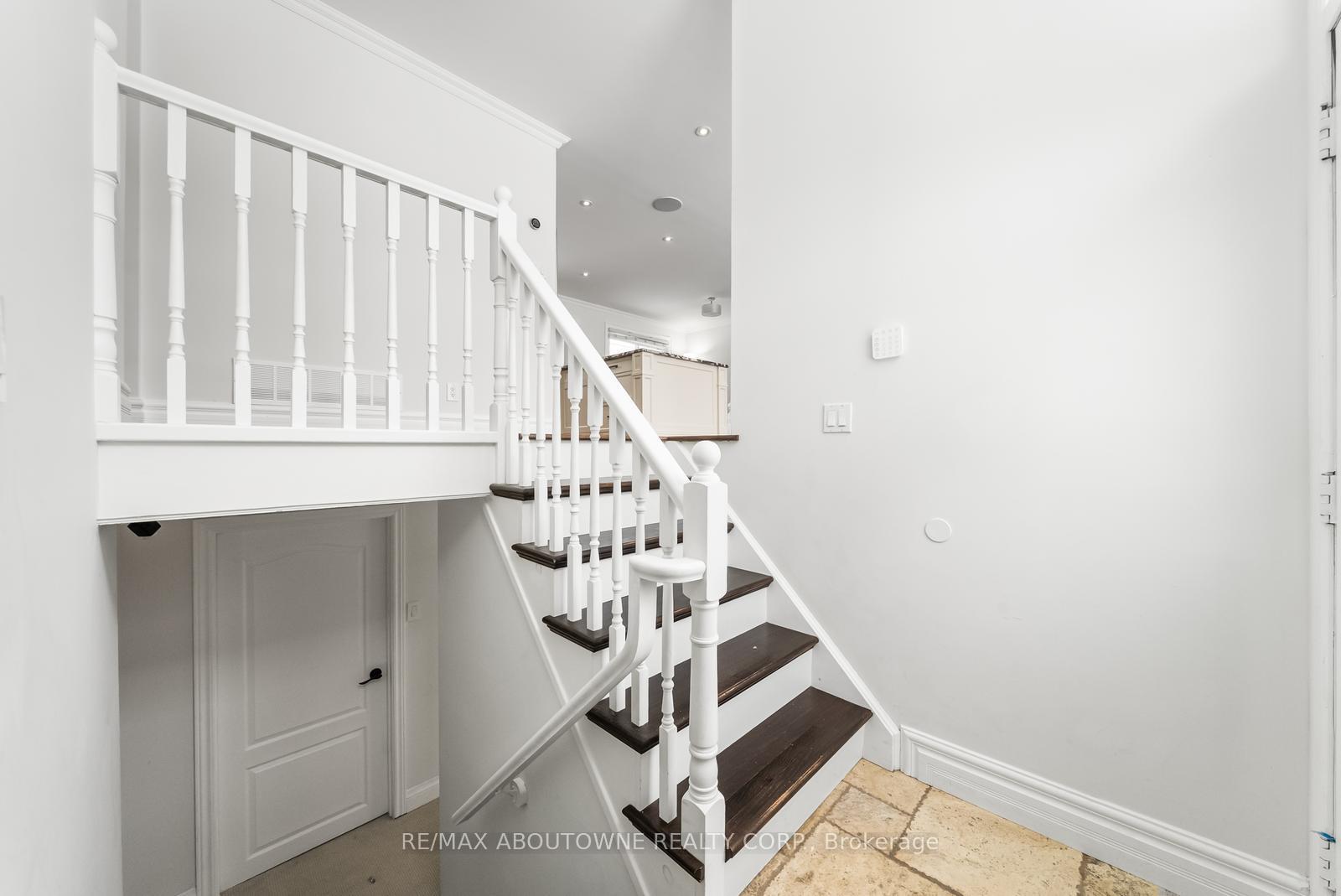 407 Canterbury Crescent