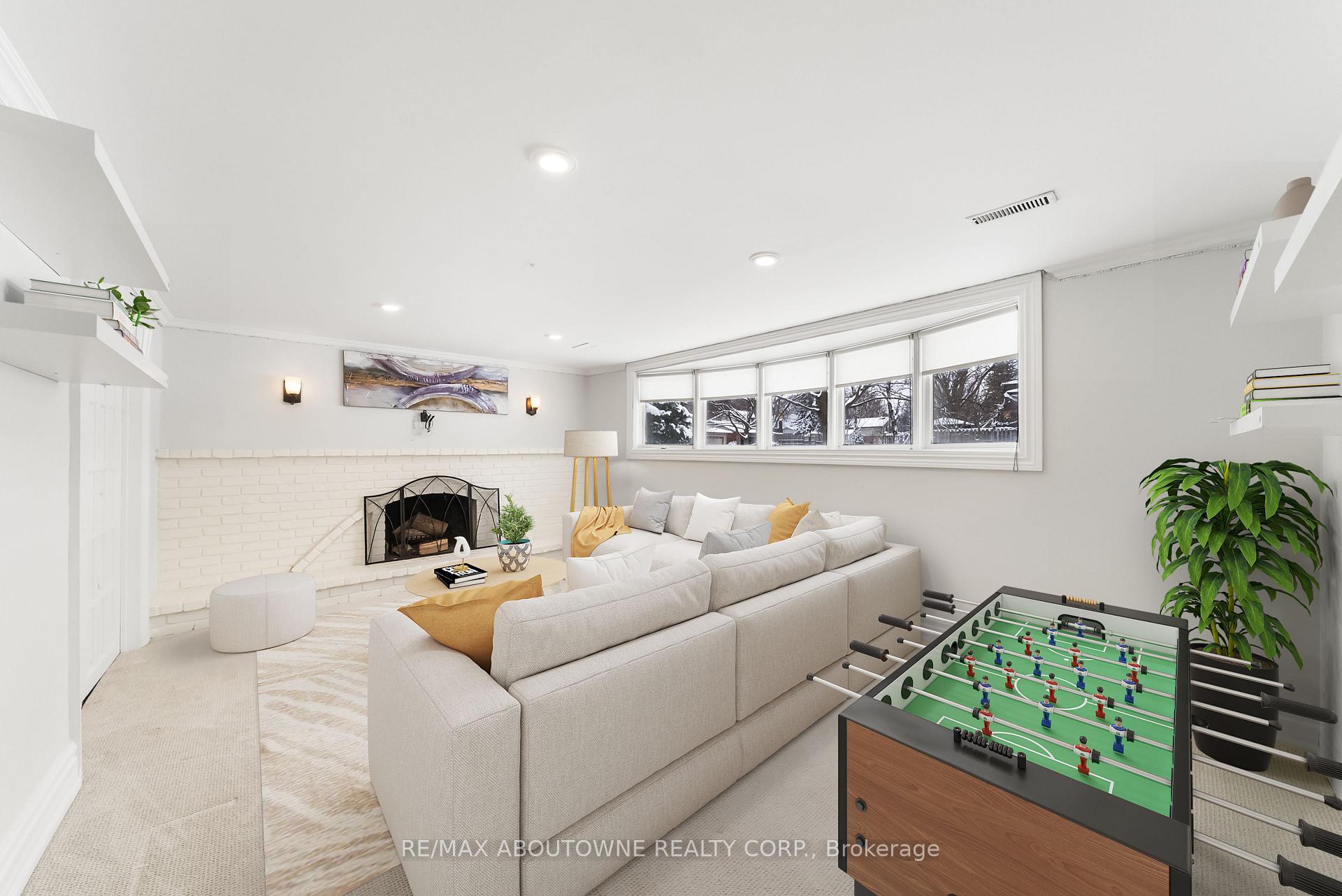 407 Canterbury Crescent