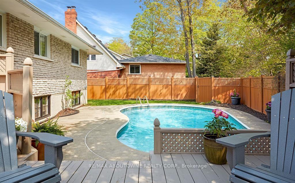 407 Canterbury Crescent