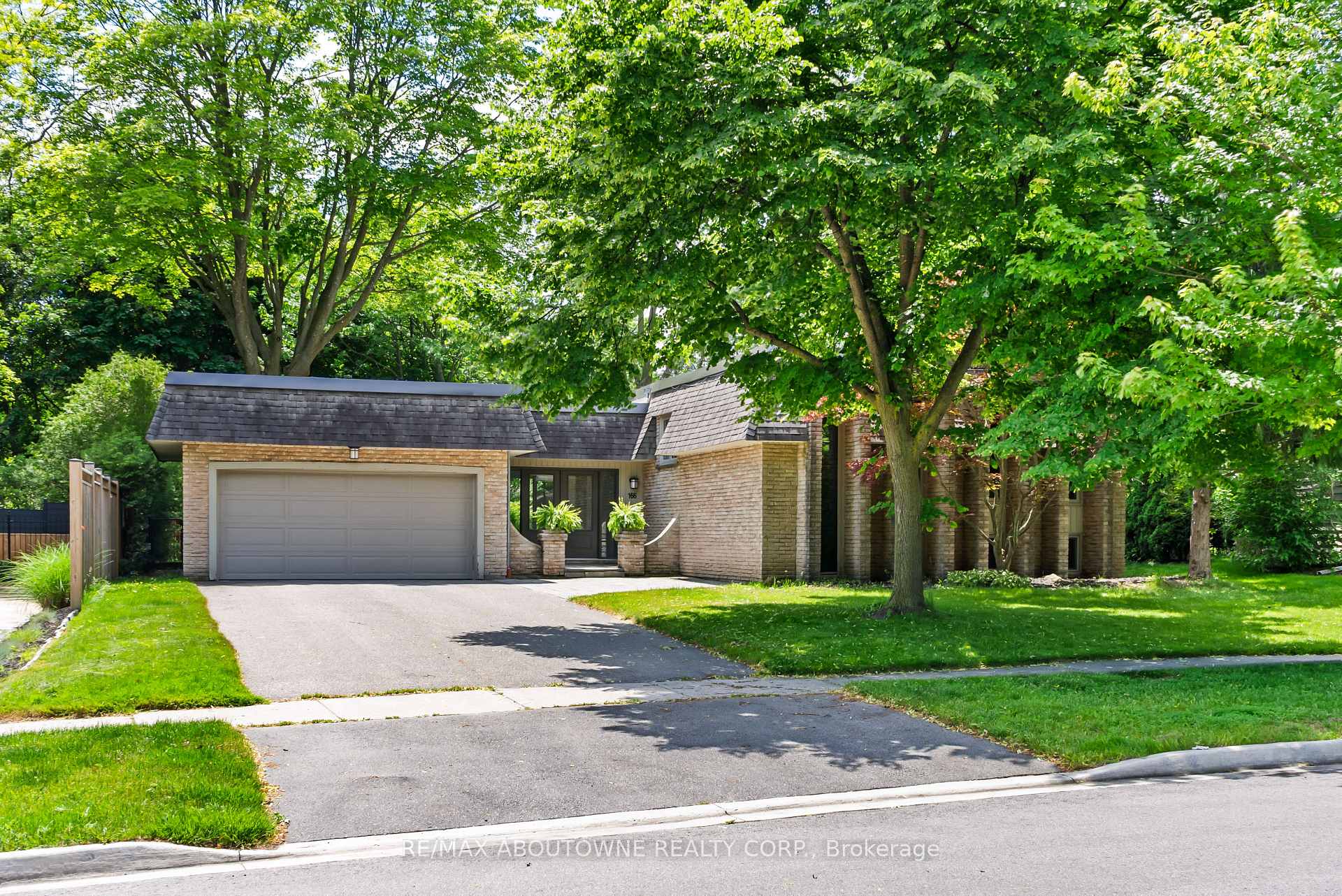 166 CASTLE Crescent