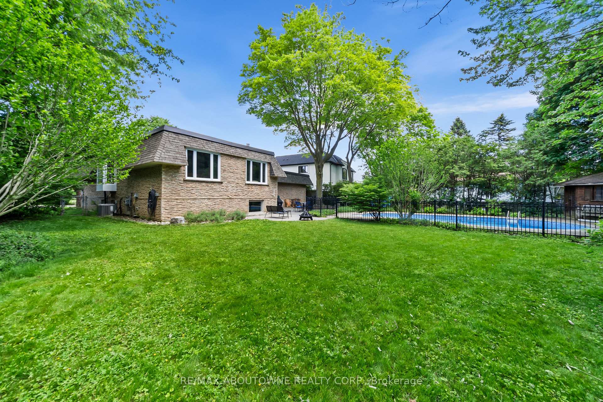 166 CASTLE Crescent