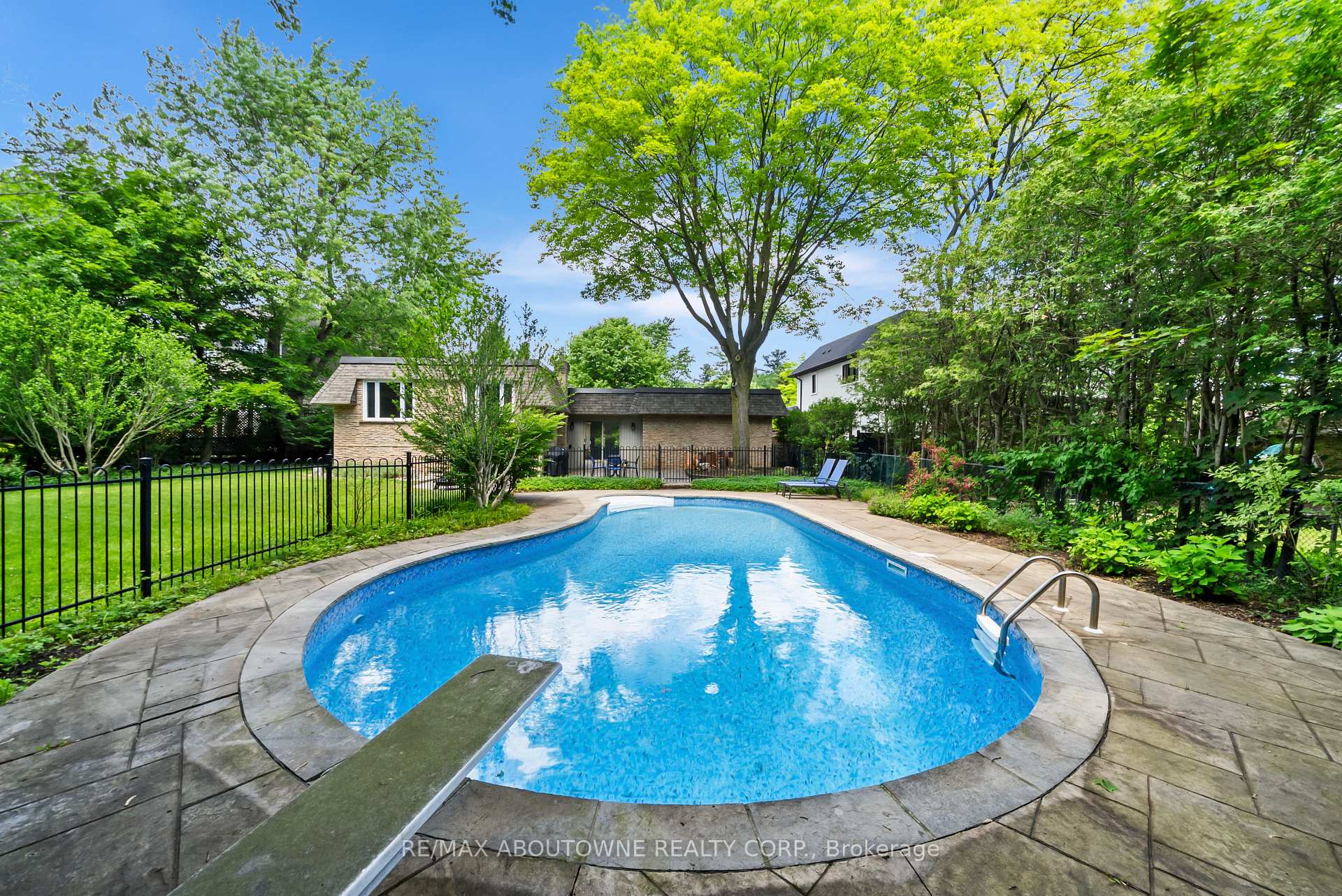 166 CASTLE Crescent