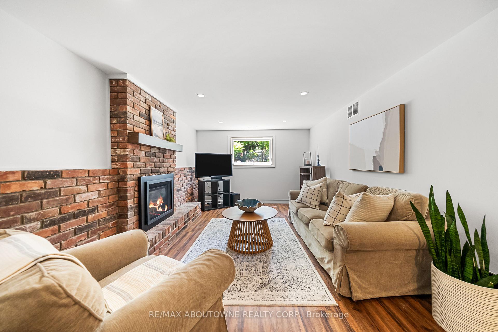 166 CASTLE Crescent